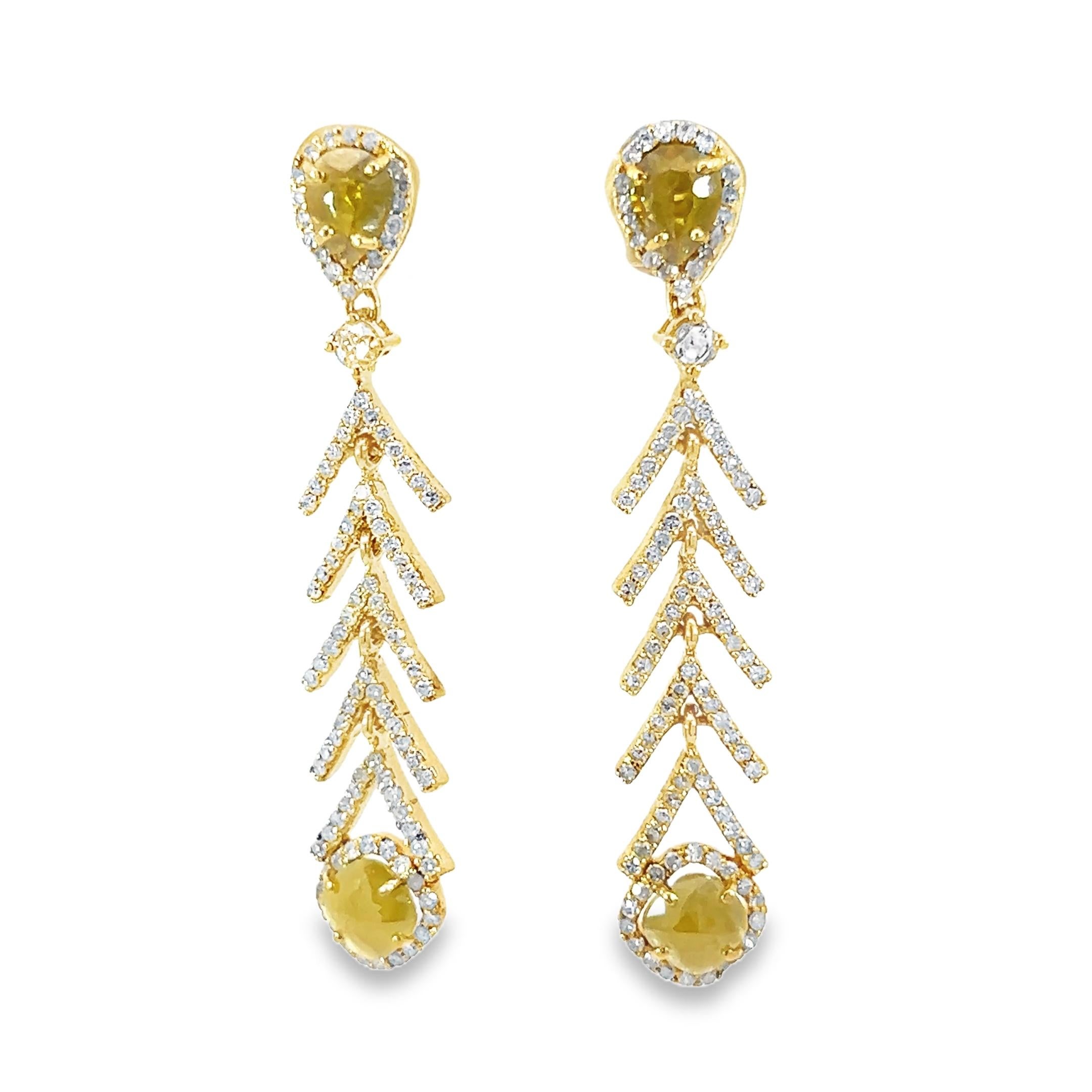 Eleganti orecchini a goccia in oro e diamanti In condizioni Nuovo in vendita a New York, NY