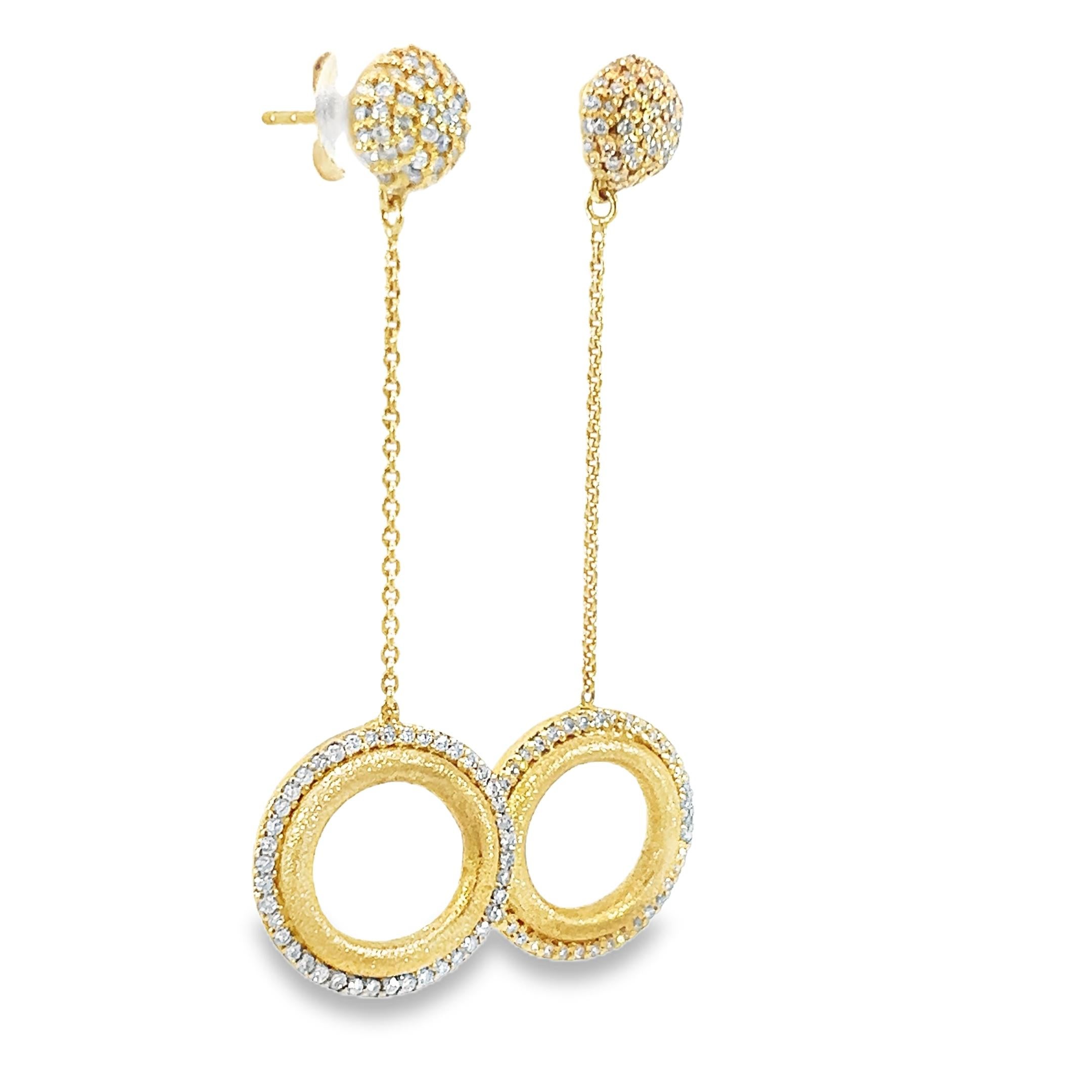 Donna Eleganti orecchini a goccia in oro e diamanti in vendita