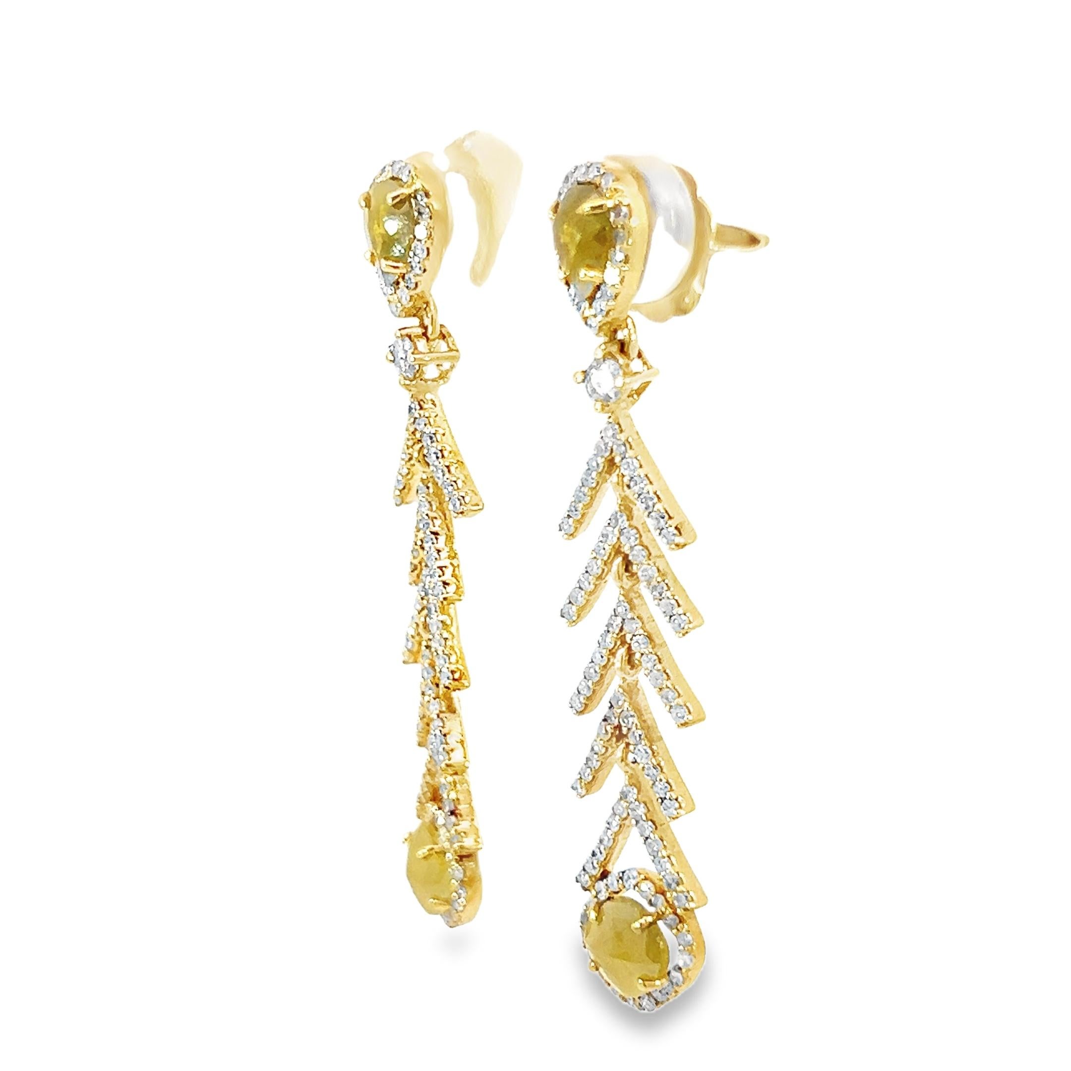 Eleganti orecchini a goccia in oro e diamanti in vendita 1