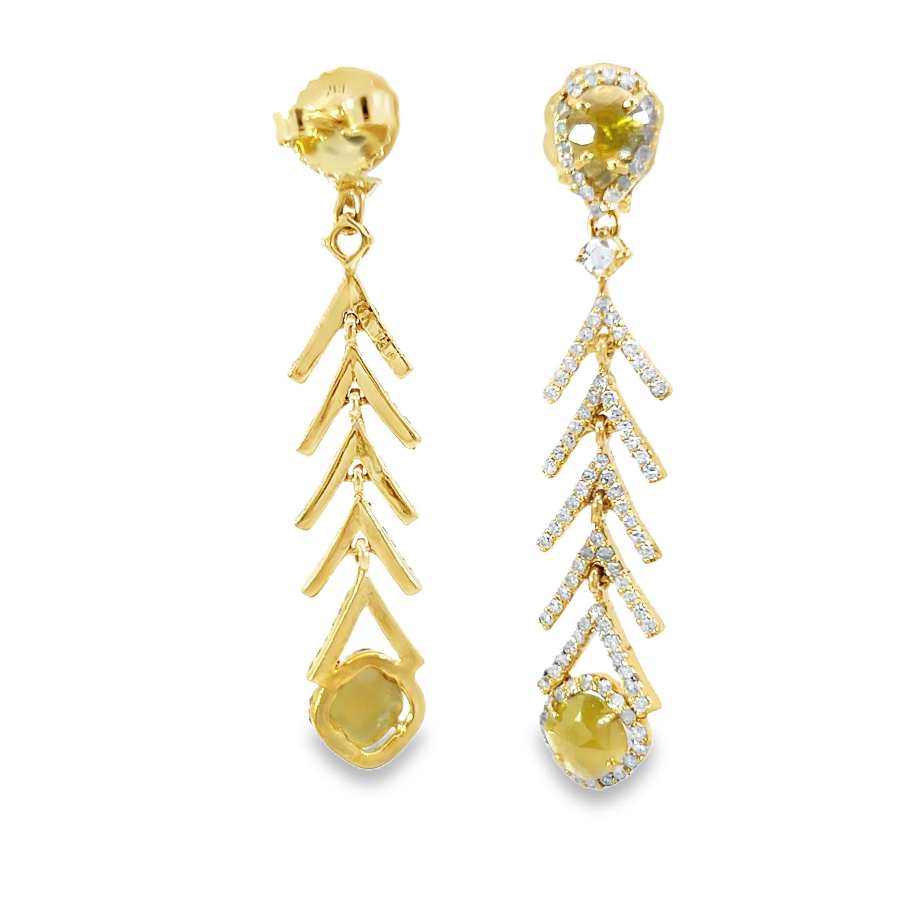 Eleganti orecchini a goccia in oro e diamanti in vendita 2