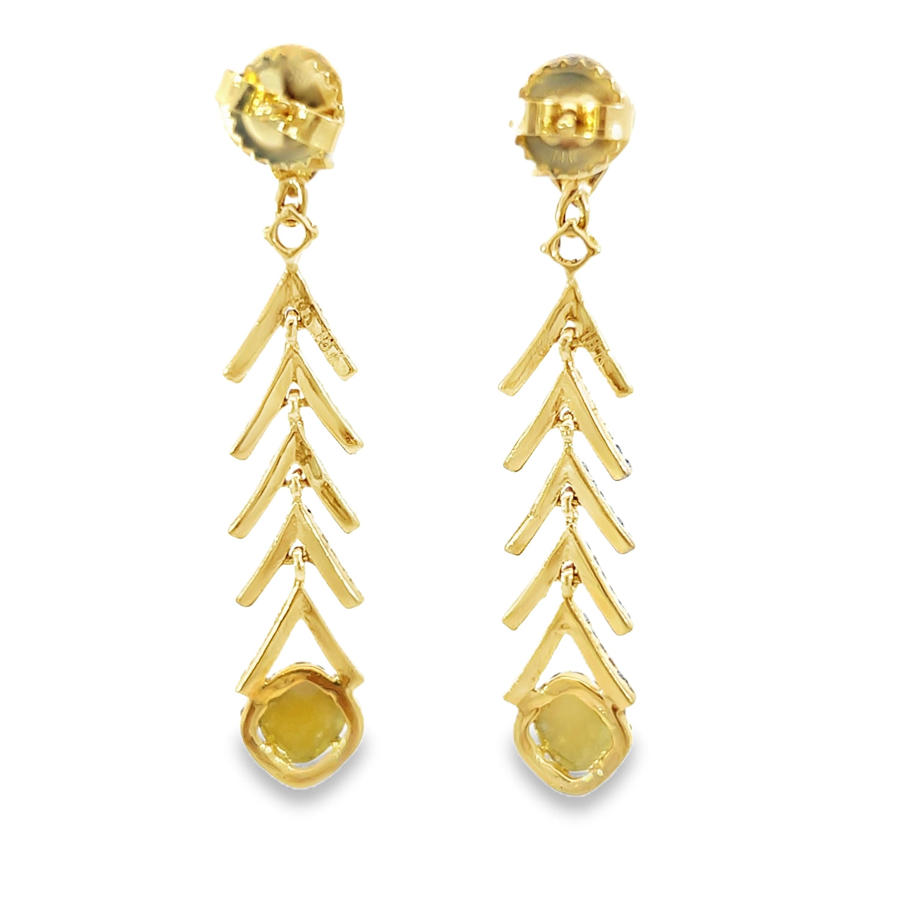 Eleganti orecchini a goccia in oro e diamanti in vendita 3