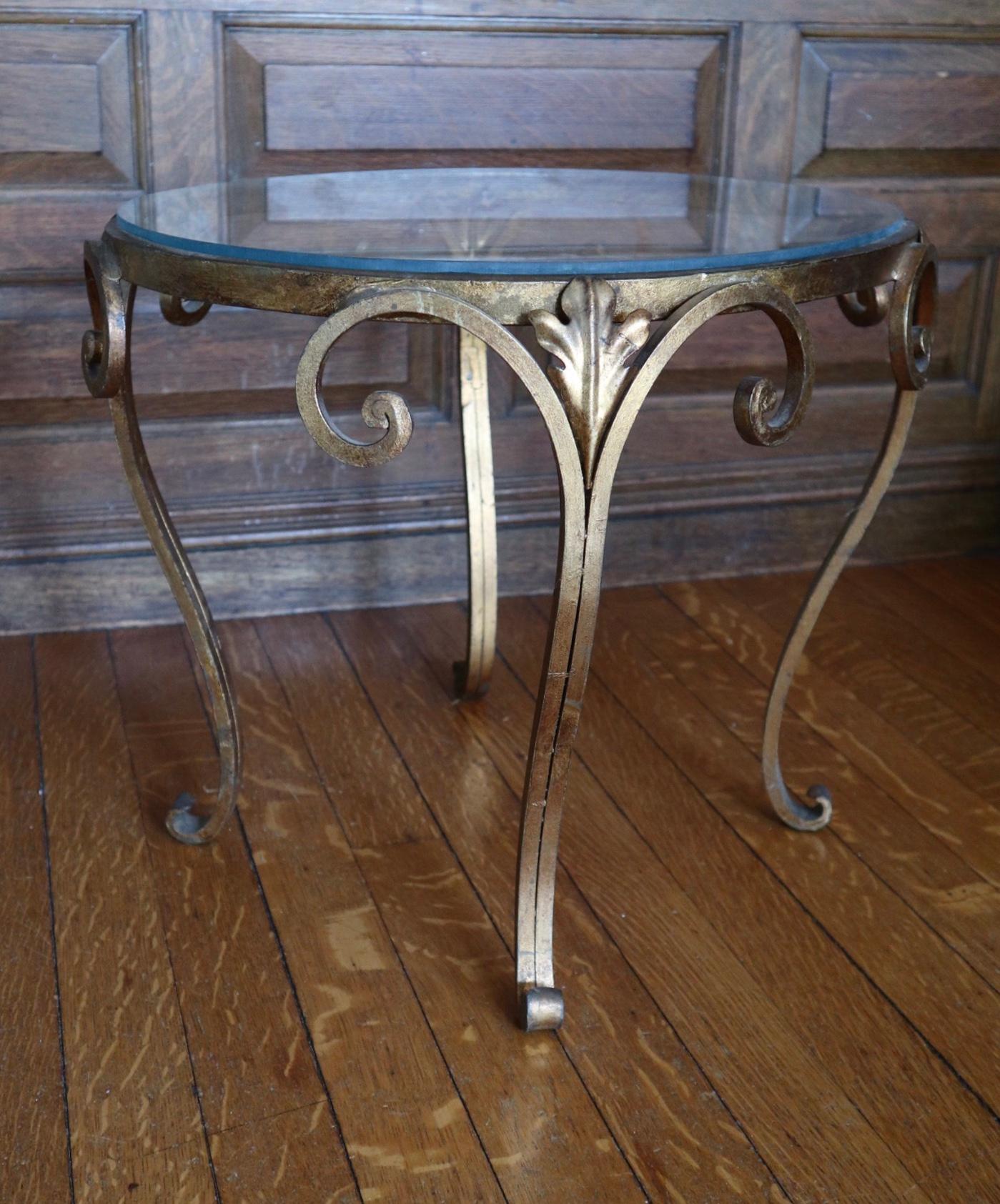 Elegant Gilt and Glass Nightstands or Side Tables For Sale 1