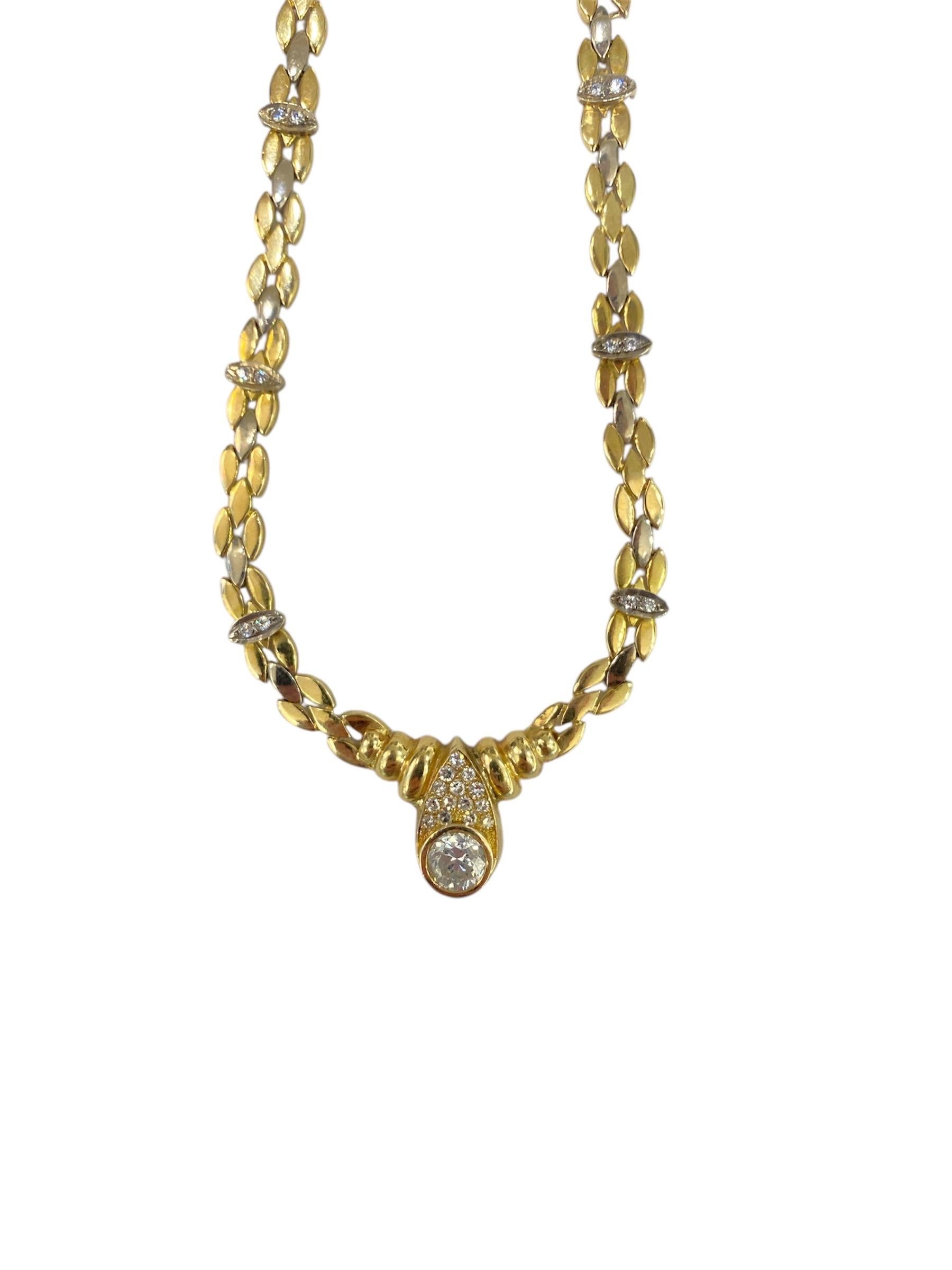 Cette luxueuse chaîne en or, d'un poids de 24,85 grammes, présente un design exquis qui respire l'élégance et la sophistication. La pièce maîtresse est un superbe diamant de 1,10 carat de couleur F et de pureté VS2, offrant un éclat brillant et une