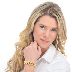Elegant Gold Link Bracelet
