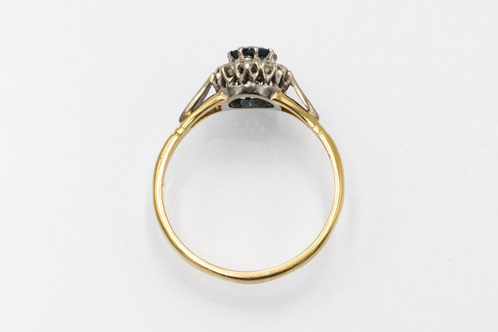 Elegant gold ring with sapphire and diamonds. For Sale 1