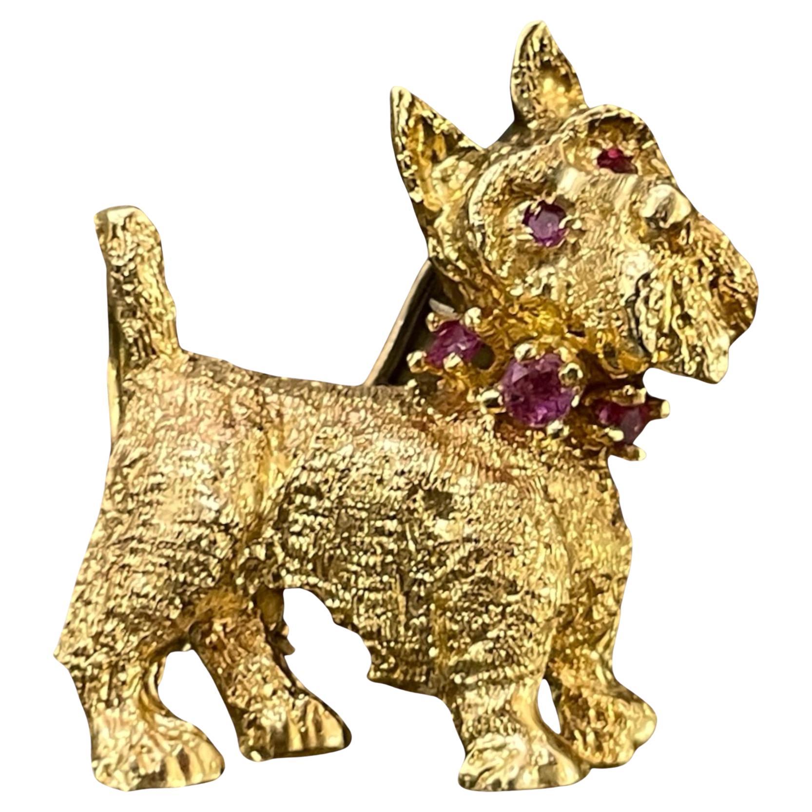 Eleganza del collare Terrier in oro con ciondolo e spilla in rubino
