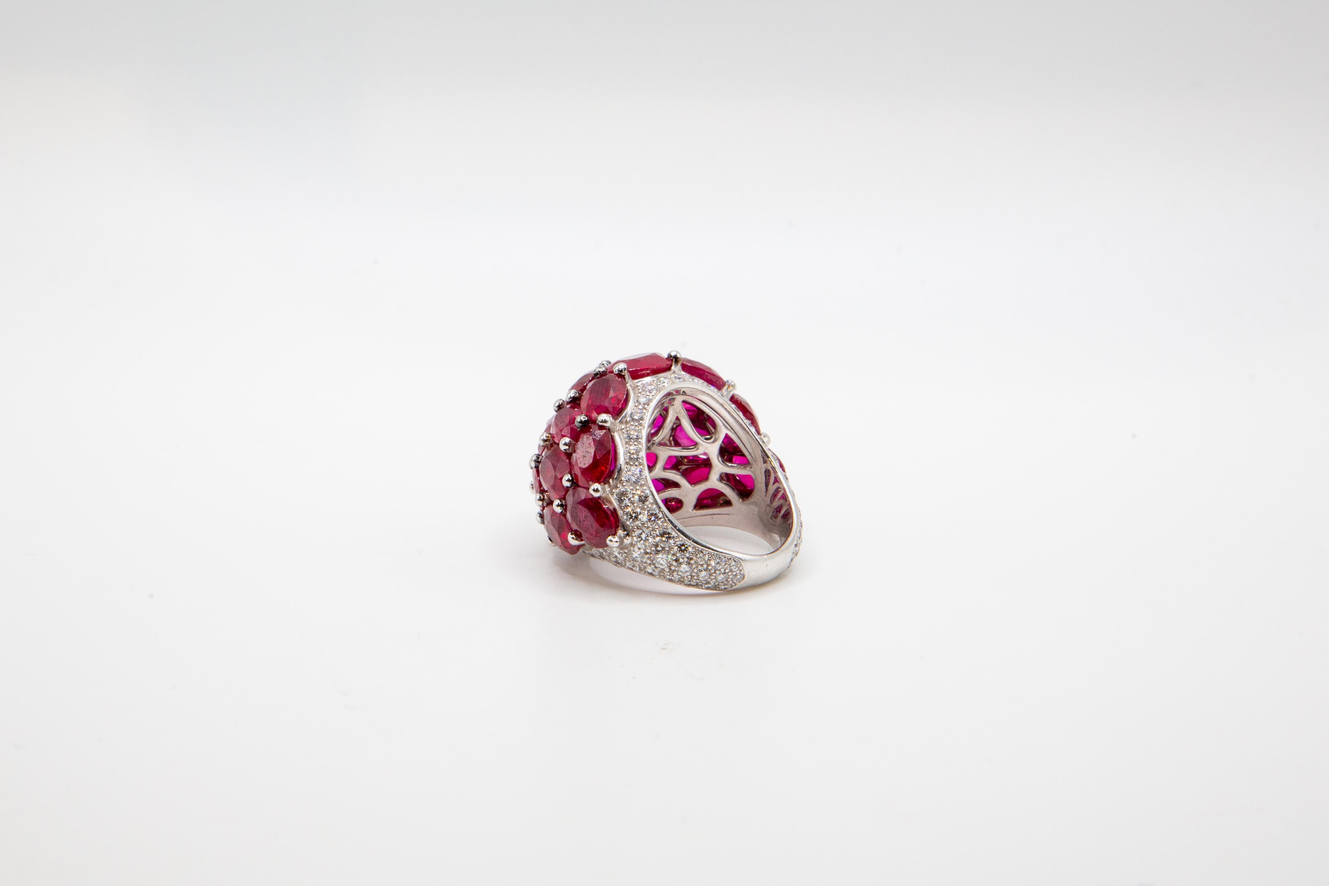 Anello Eleg Graff in platino 18 carati - rubino ovale e diamanti In condizioni buone in vendita a Jacksonville, FL