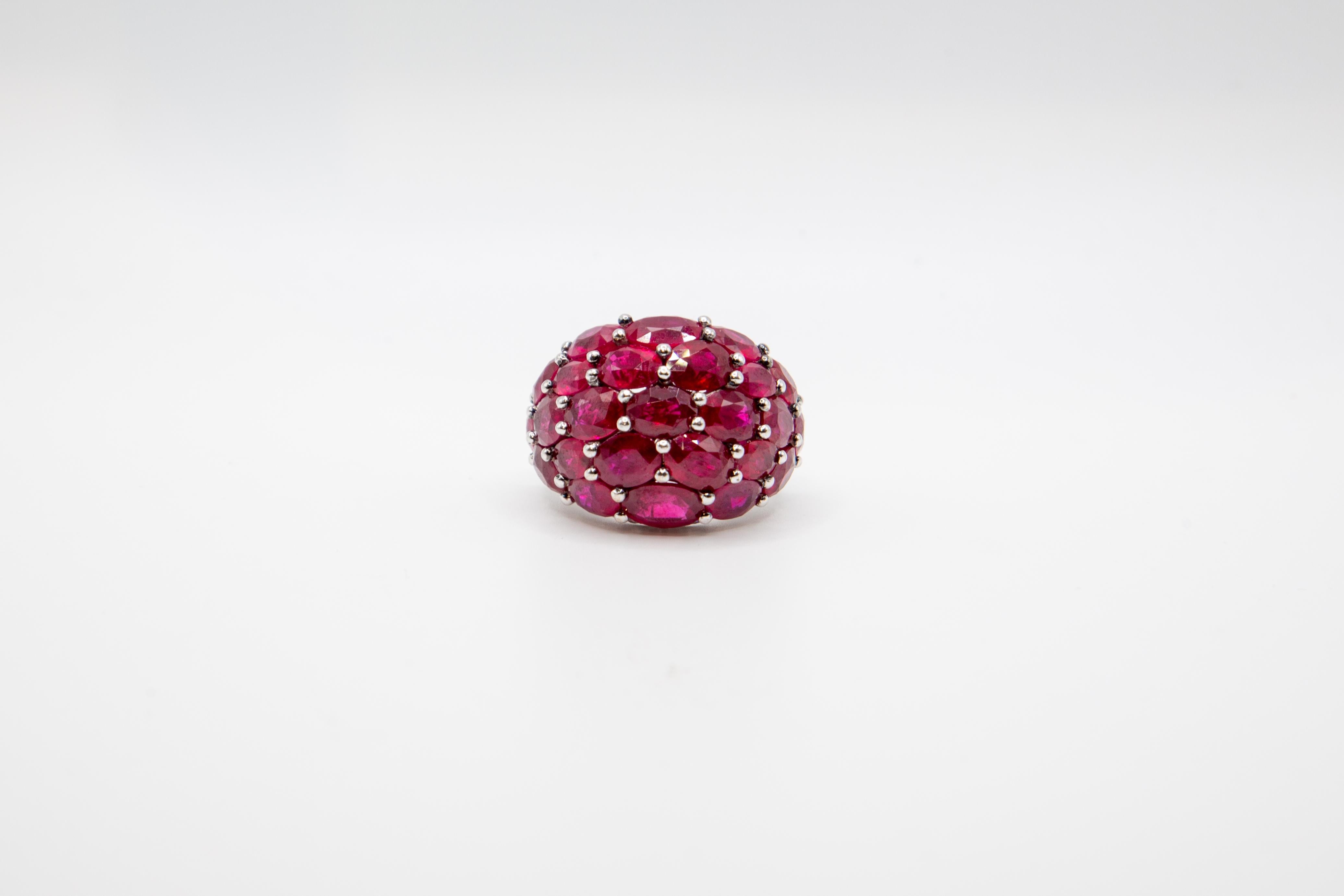 Anello Eleg Graff in platino 18 carati - rubino ovale e diamanti in vendita 2