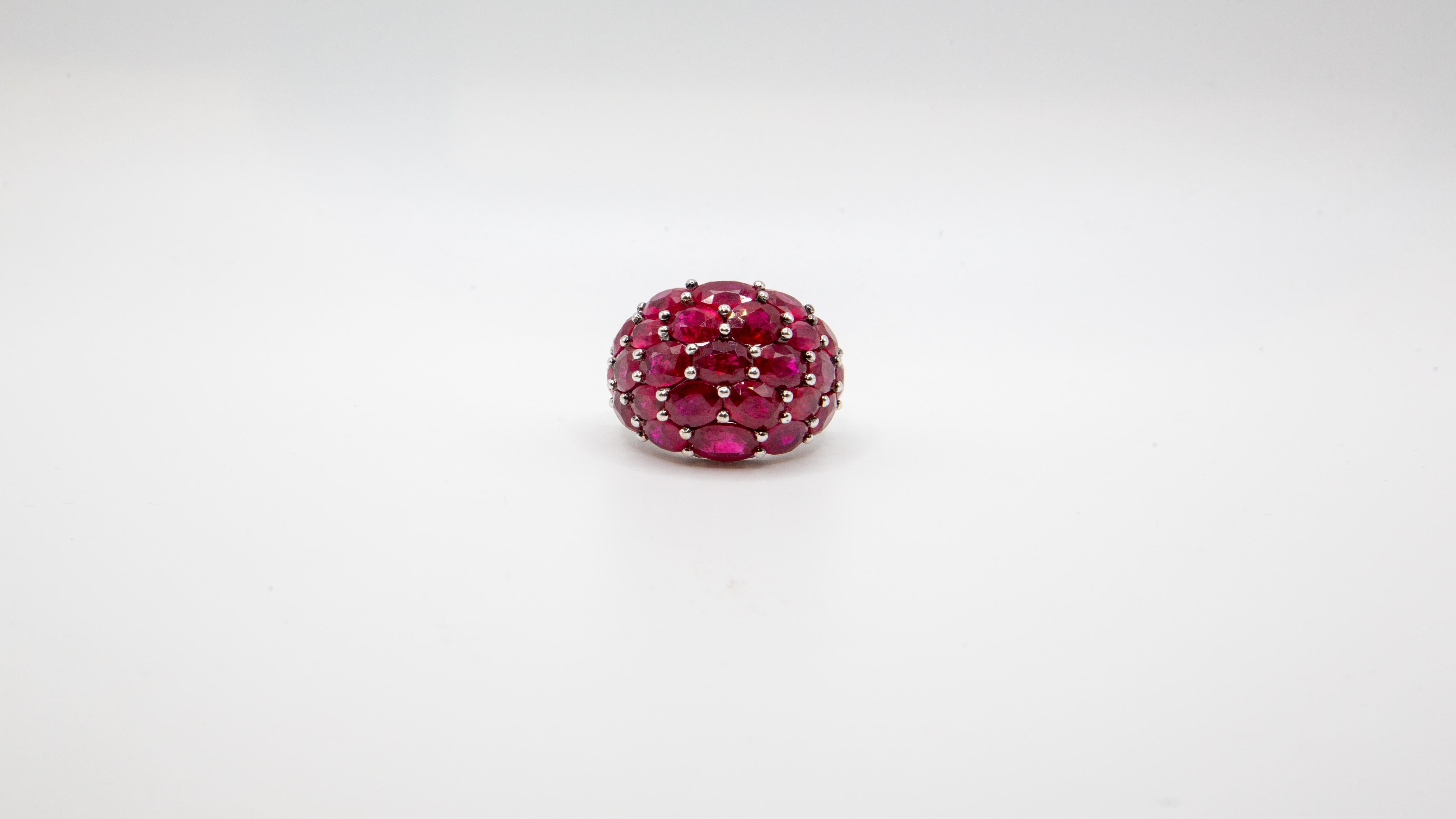 Anello Eleg Graff in platino 18 carati - rubino ovale e diamanti in vendita 3