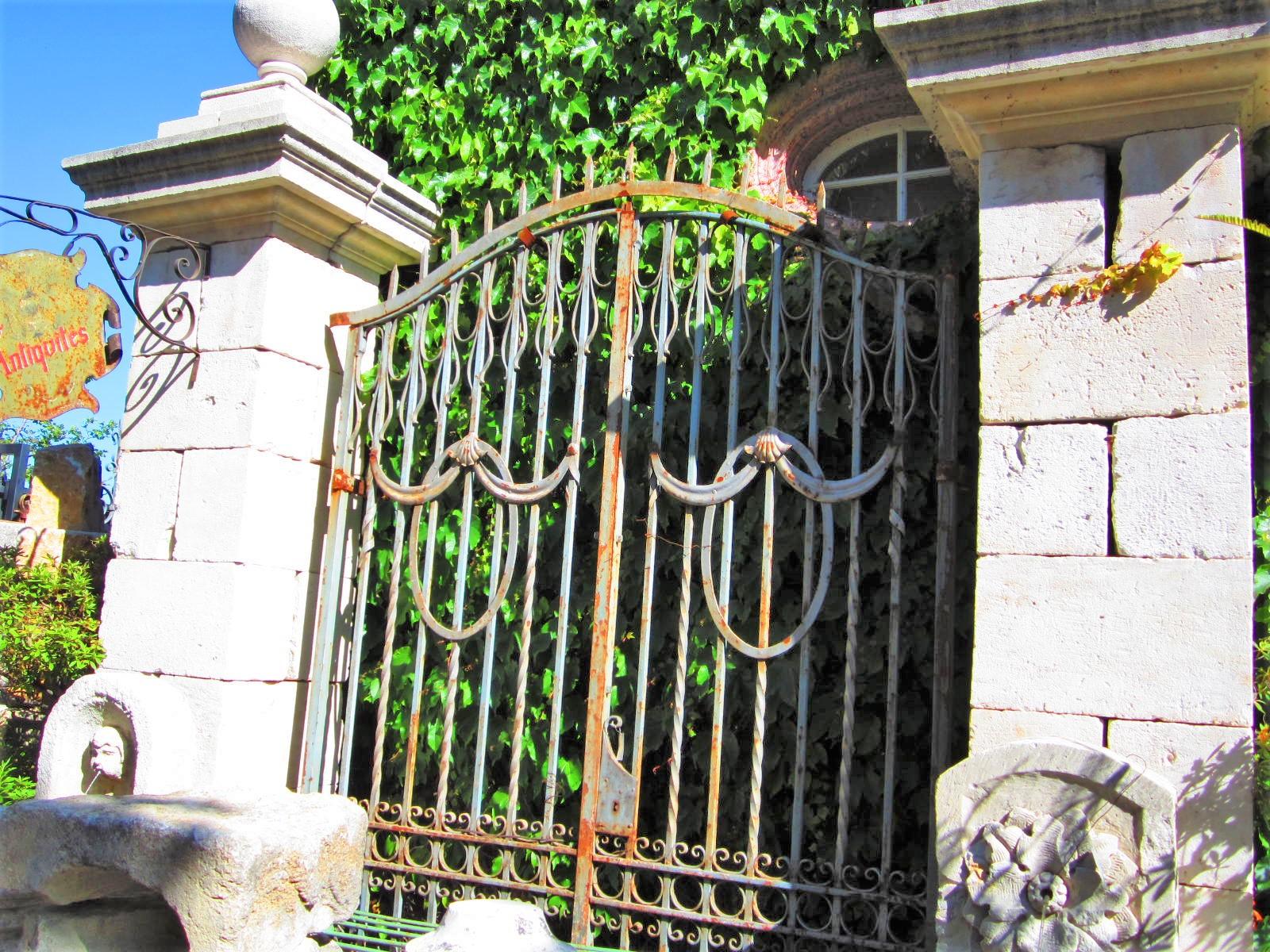 19th Century Elegant & Grand Pair of Antique Wrought Iron Driveway Entrance Gates for portal  For Sale