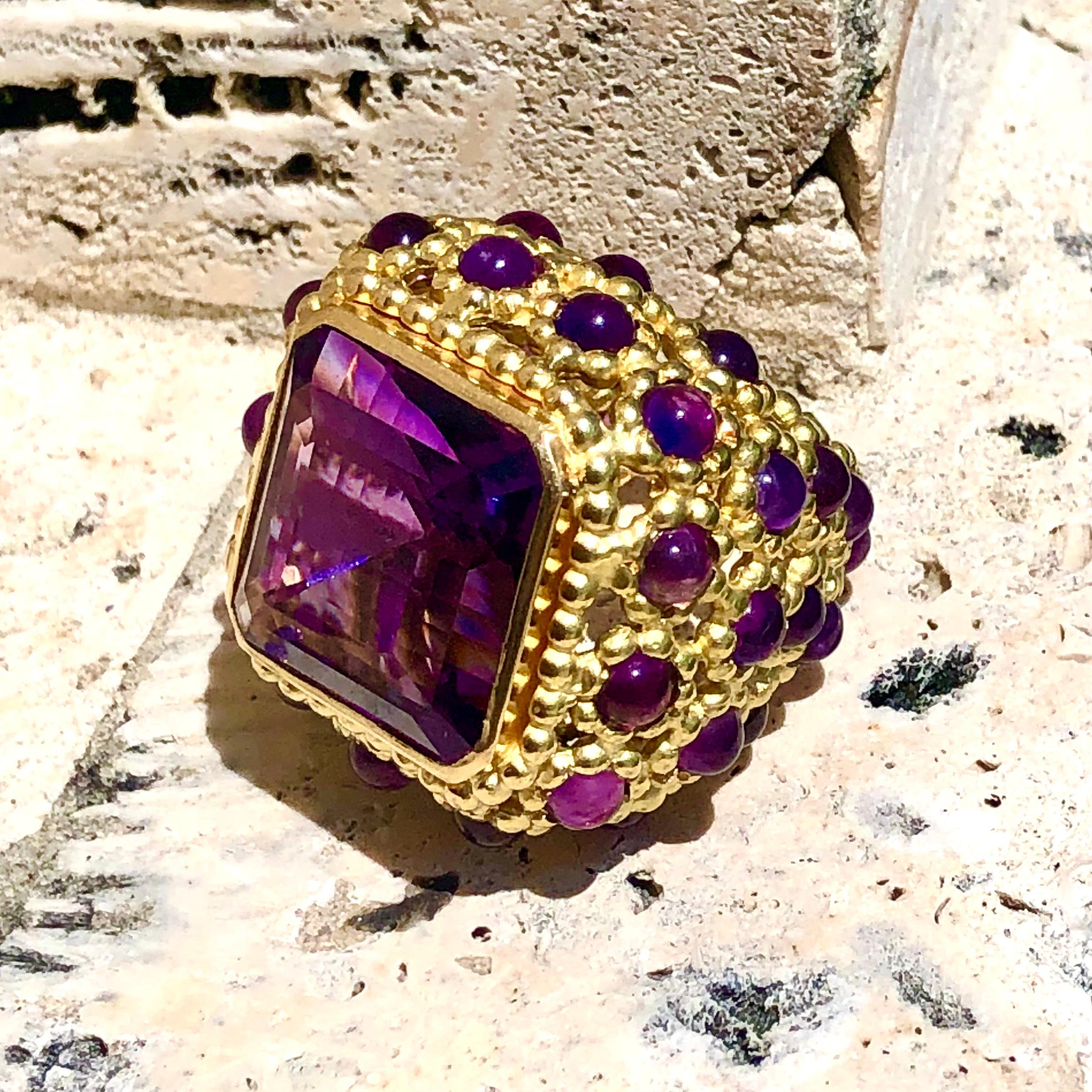 Modern Elegant Grand Scale French Mid-20th Century 18k Gold and Amethyst Cocktail Ring For Sale