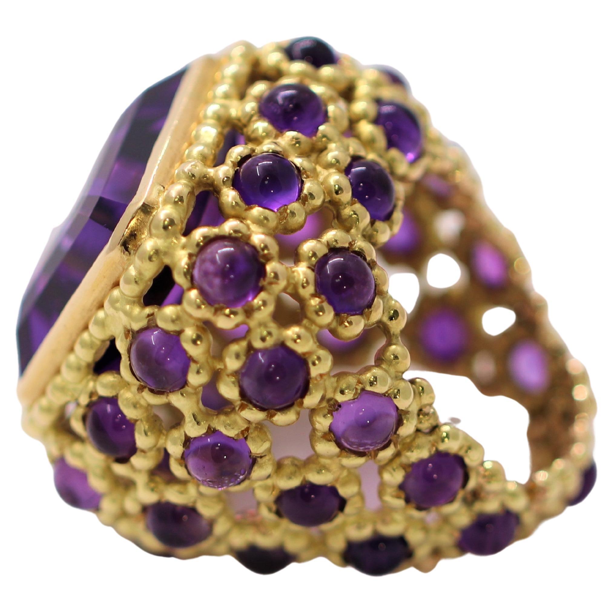 Elegant Grand Scale French Mid-20th Century 18k Gold and Amethyst Fashion Ring In Good Condition For Sale In Palm Beach, FL