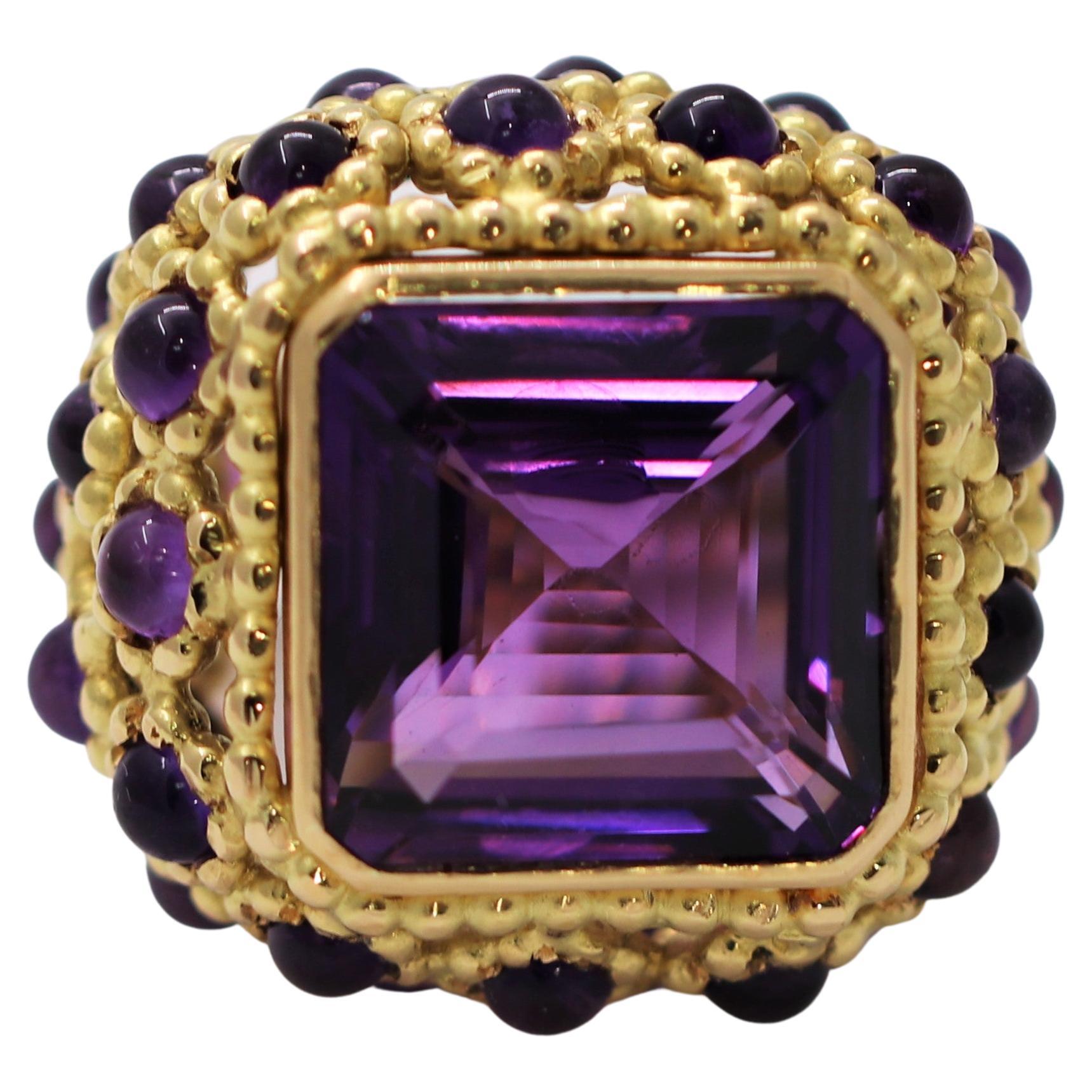 Elegant Grand Scale French Mid-20th Century 18k Gold and Amethyst Fashion Ring For Sale