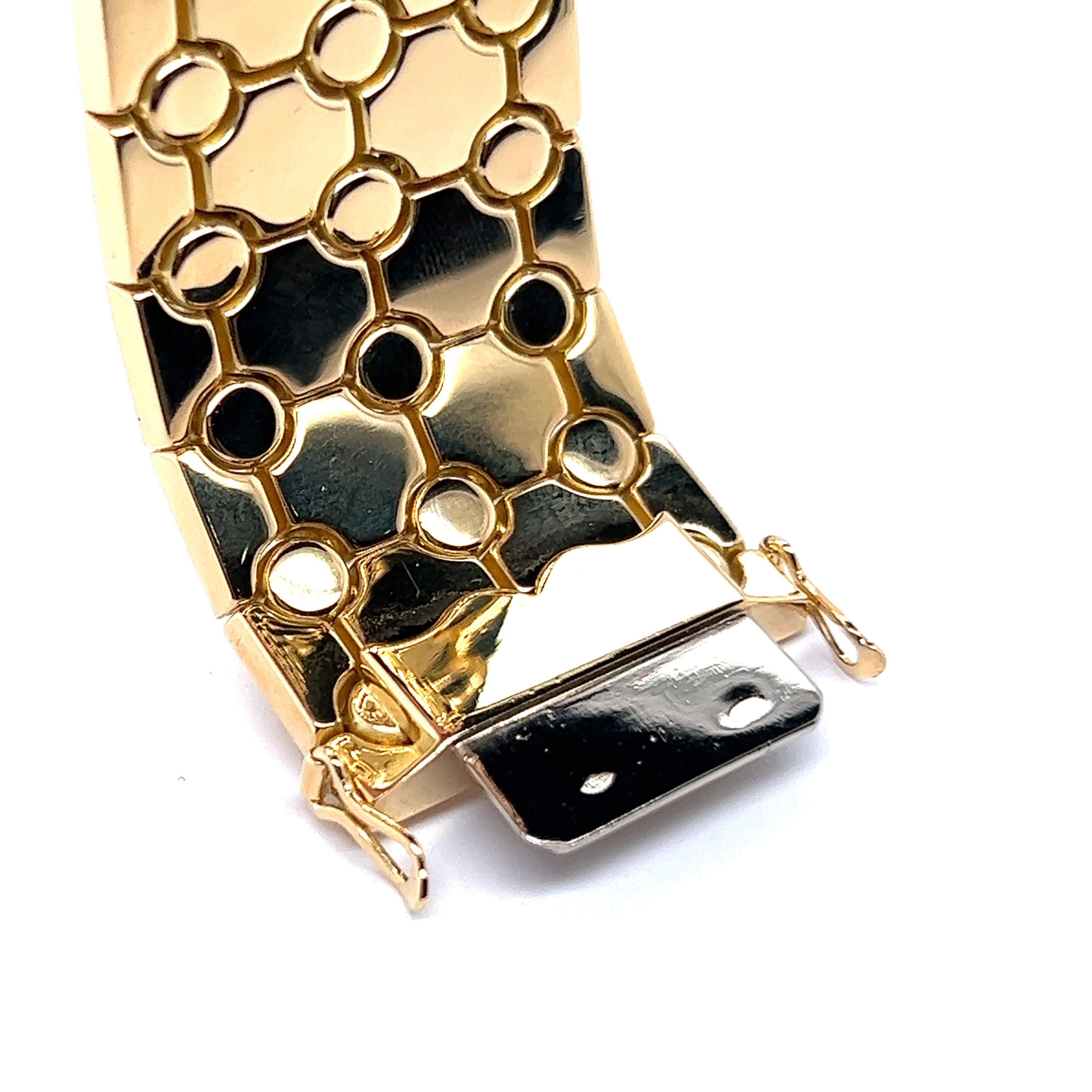 Elegant Graphic Bracelet in 18 Karat Yellow Gold  For Sale 10