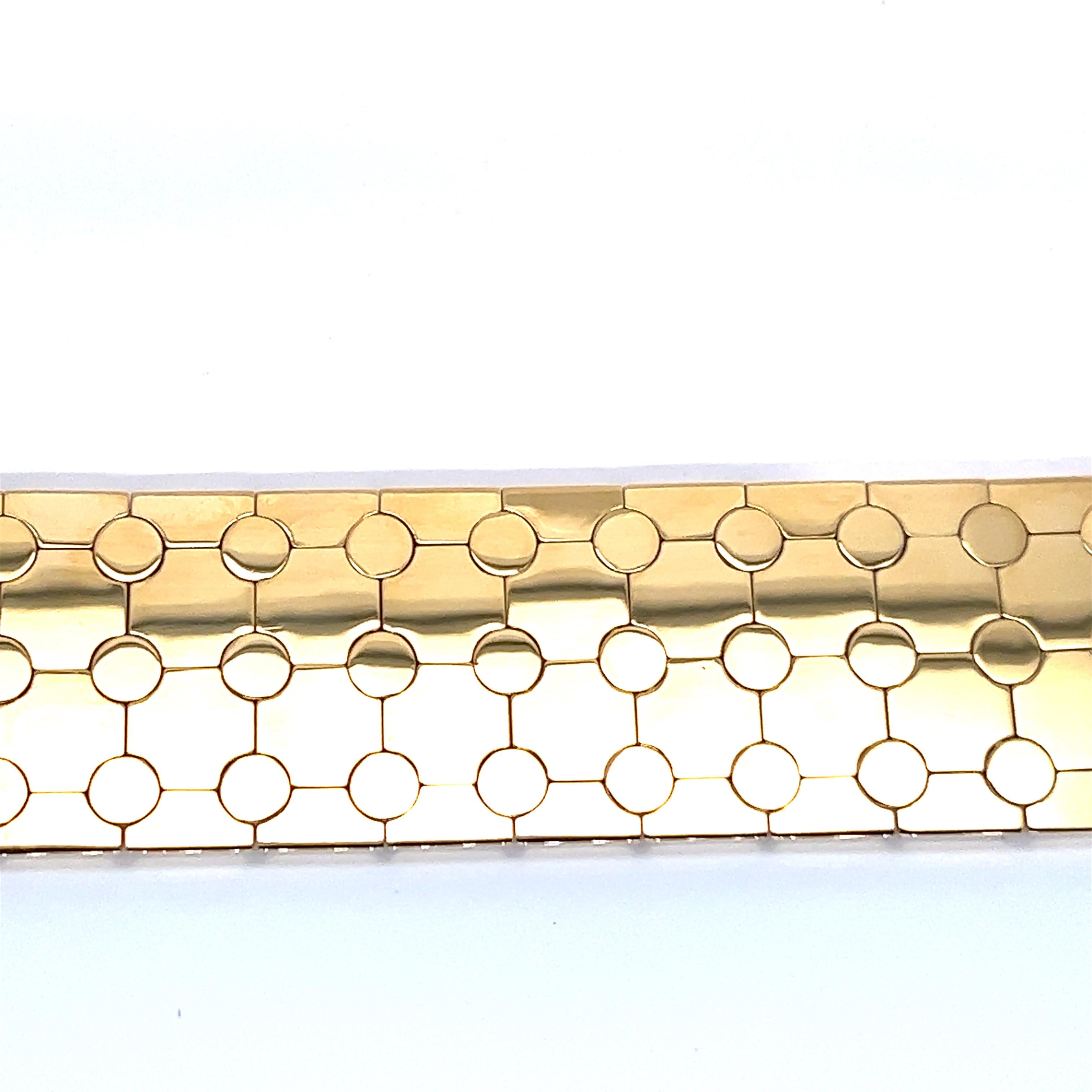 Elegant Graphic Bracelet in 18 Karat Yellow Gold  In Excellent Condition For Sale In Lucerne, CH