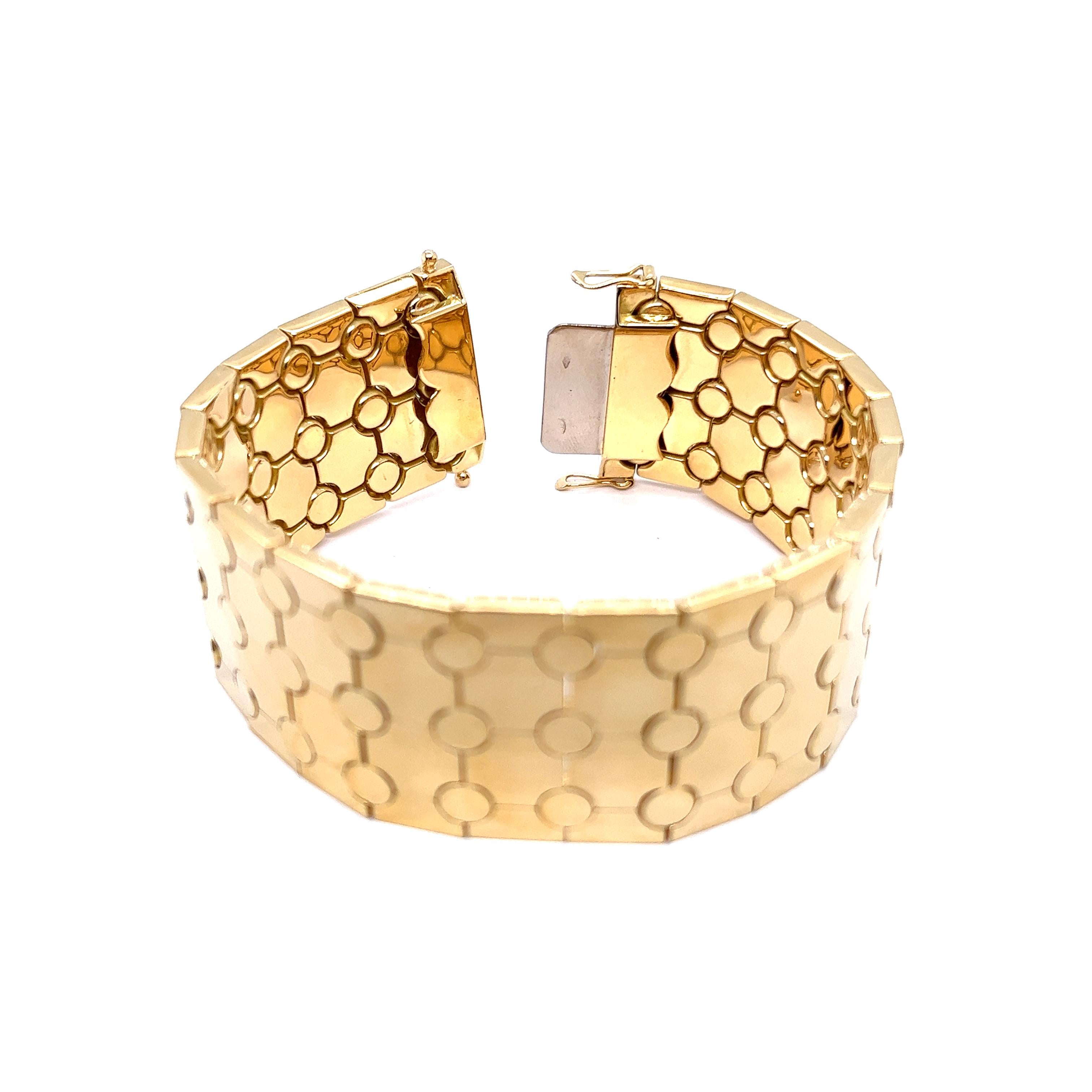 Bracelet graphique élégant en or jaune 18 carats  Unisexe en vente