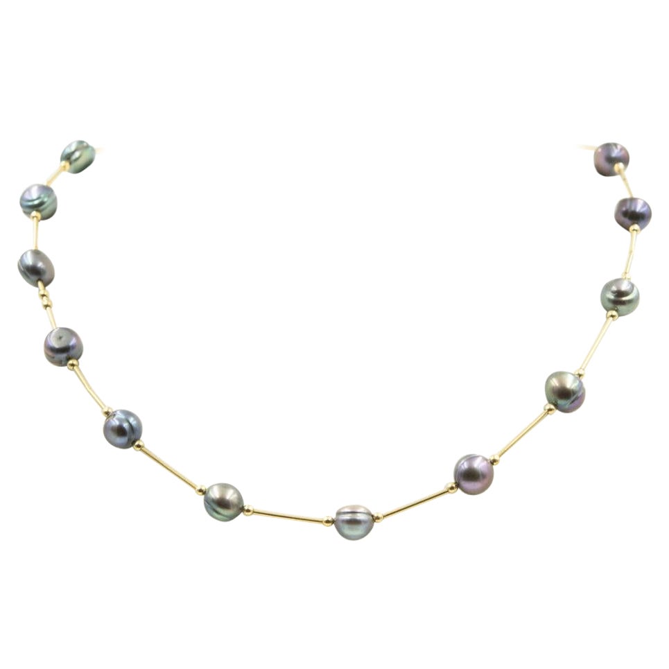 Elegante Collar de Eslabones de Oro Amarillo con Perlas Grises en venta