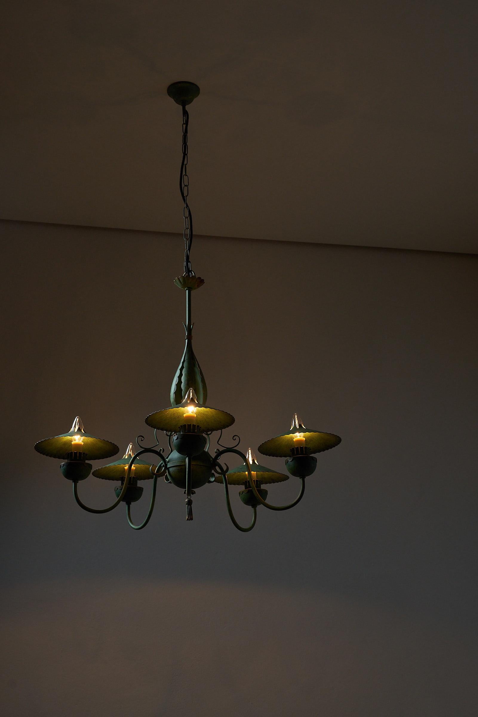 20th Century Elegant Green Chandelier with Shades Italy For Sale