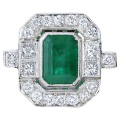 Elegant Green Emerald and Diamond Ring