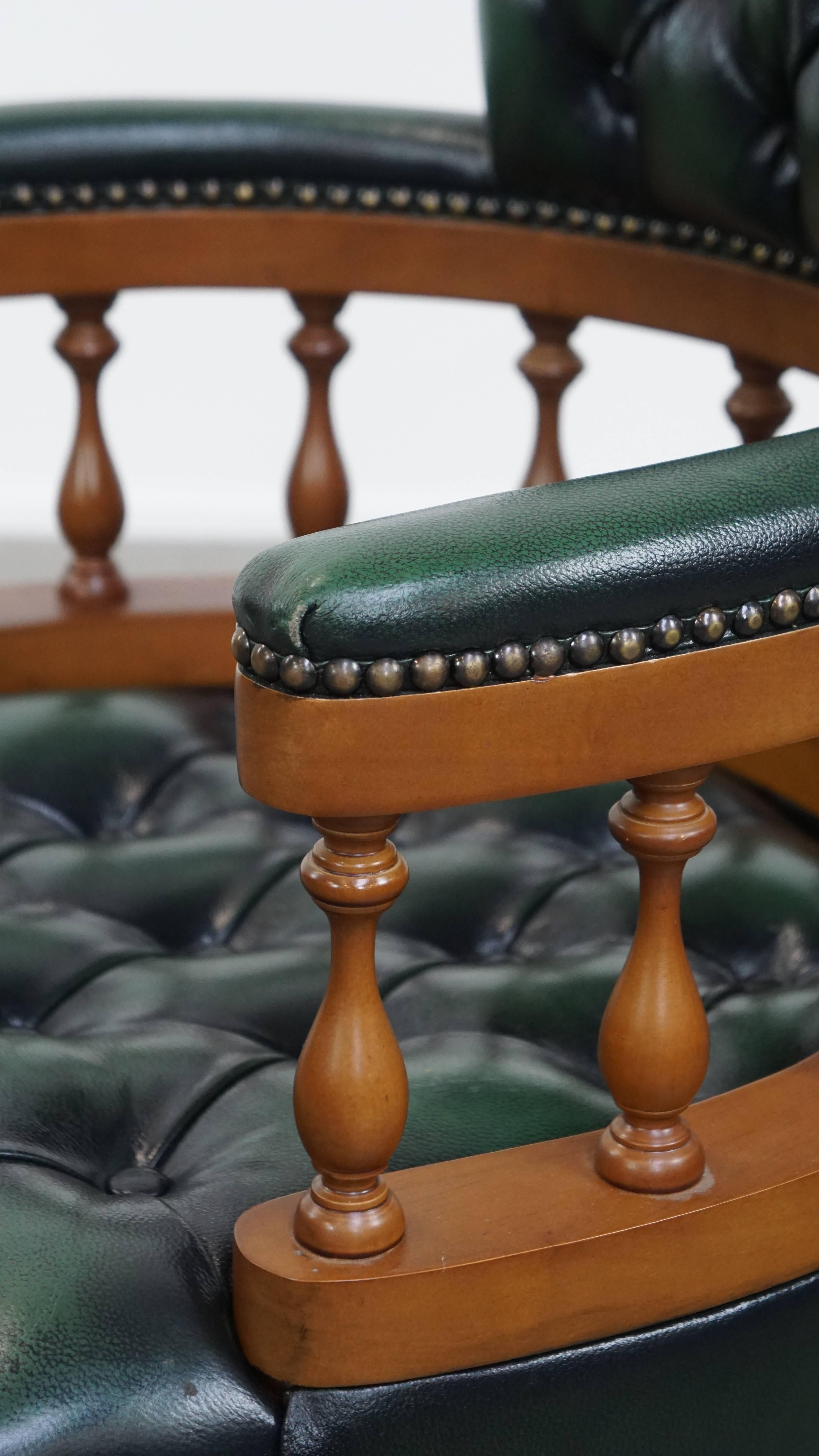 Eleganter grüner englischer Chesterfield-Bürostuhl aus Rindsleder im Angebot 6