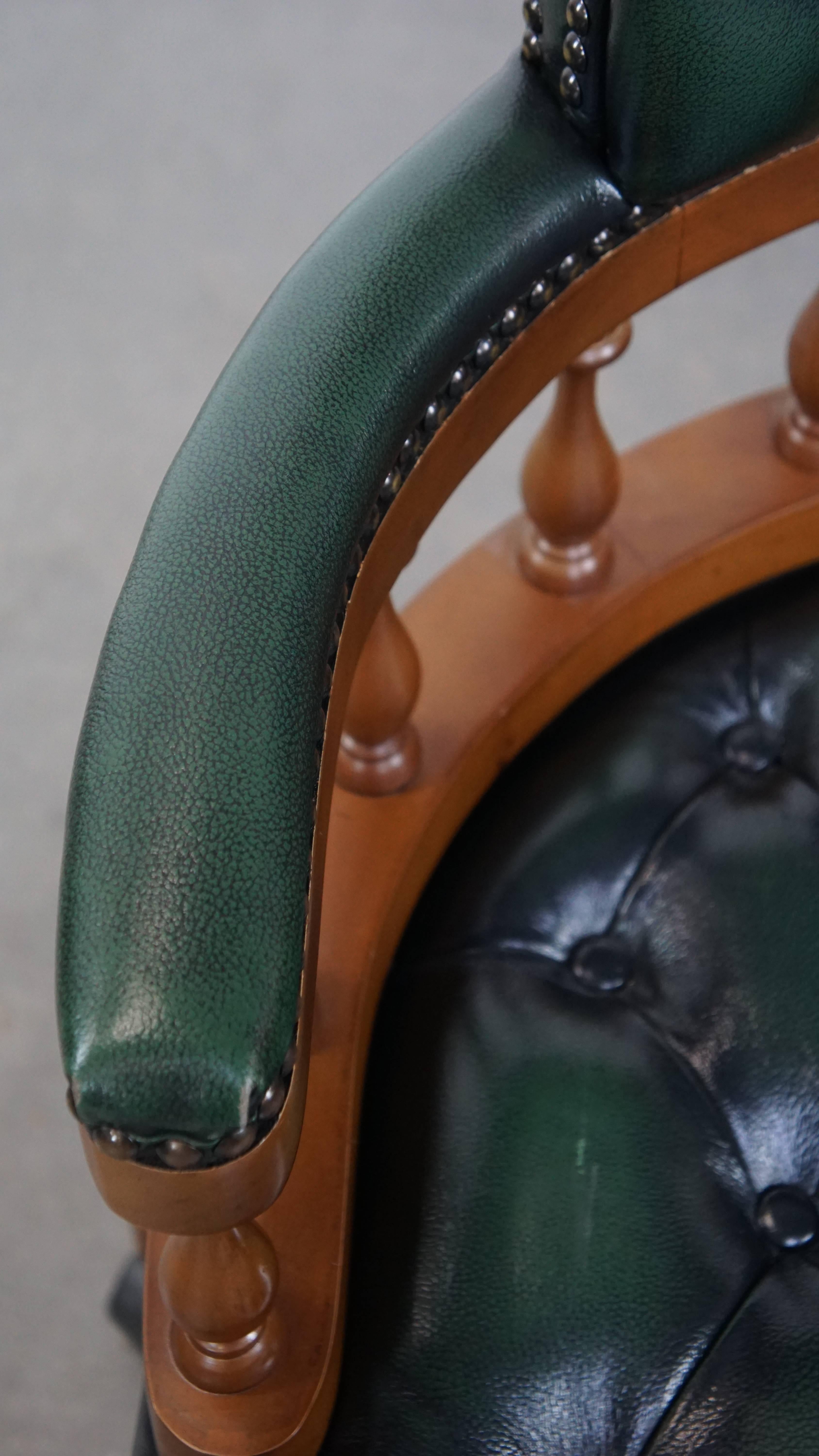 Eleganter grüner englischer Chesterfield-Bürostuhl aus Rindsleder im Angebot 2
