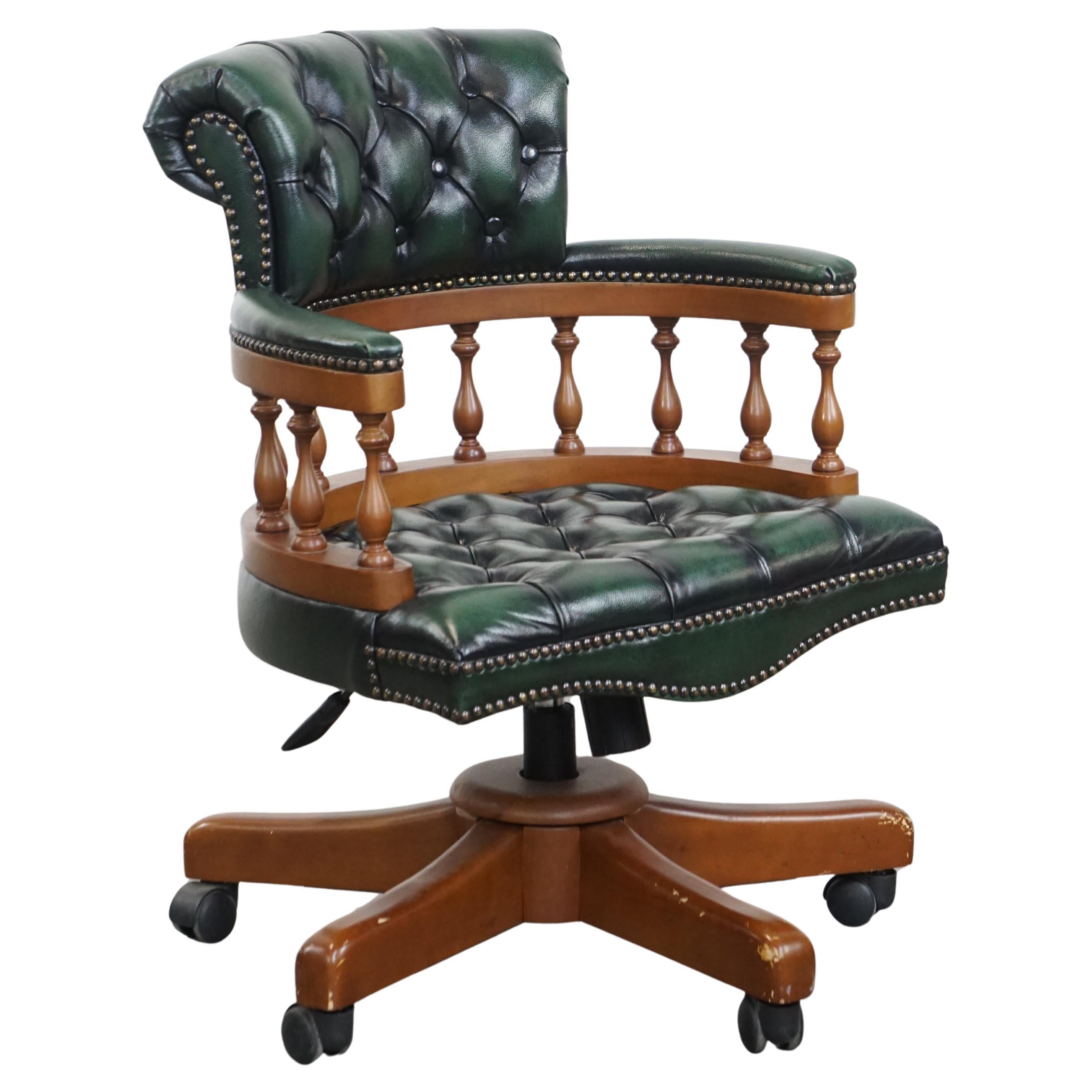 Eleganter grüner englischer Chesterfield-Bürostuhl aus Rindsleder
