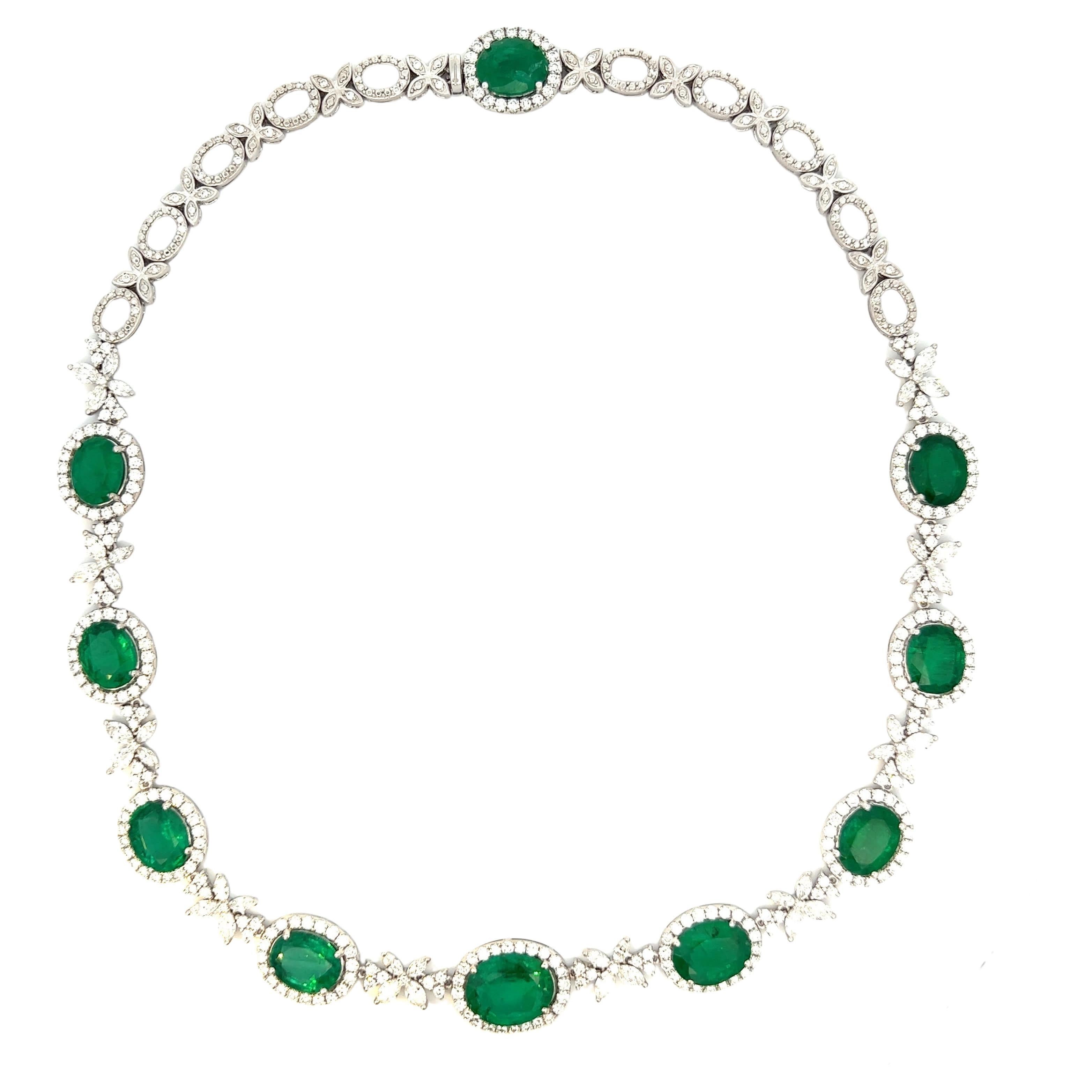 Elegante collana di pietre preziose verdi