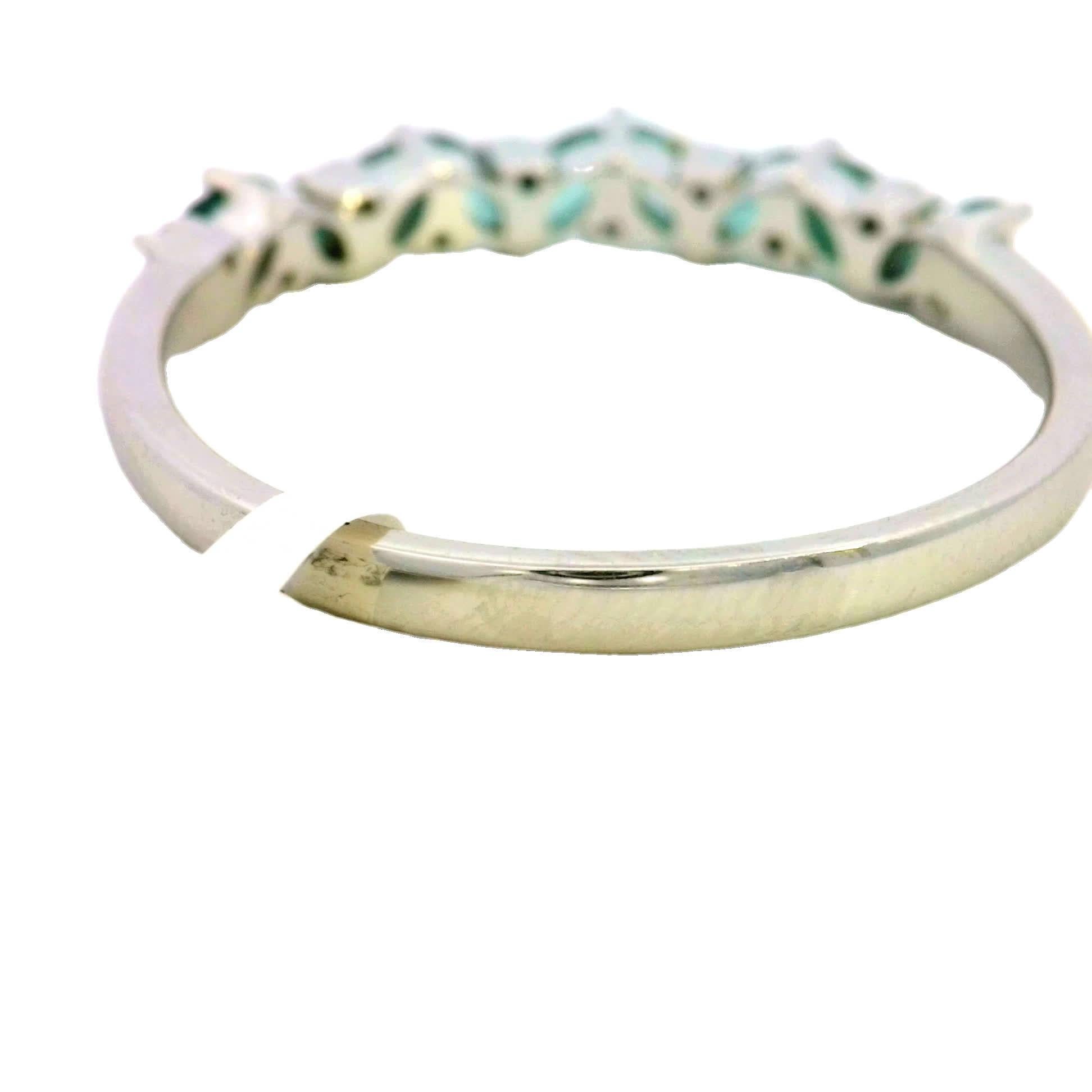 Anello con gemme verdi Eleg & Greene & Greene In condizioni Nuovo in vendita a Great Neck Plaza, NY