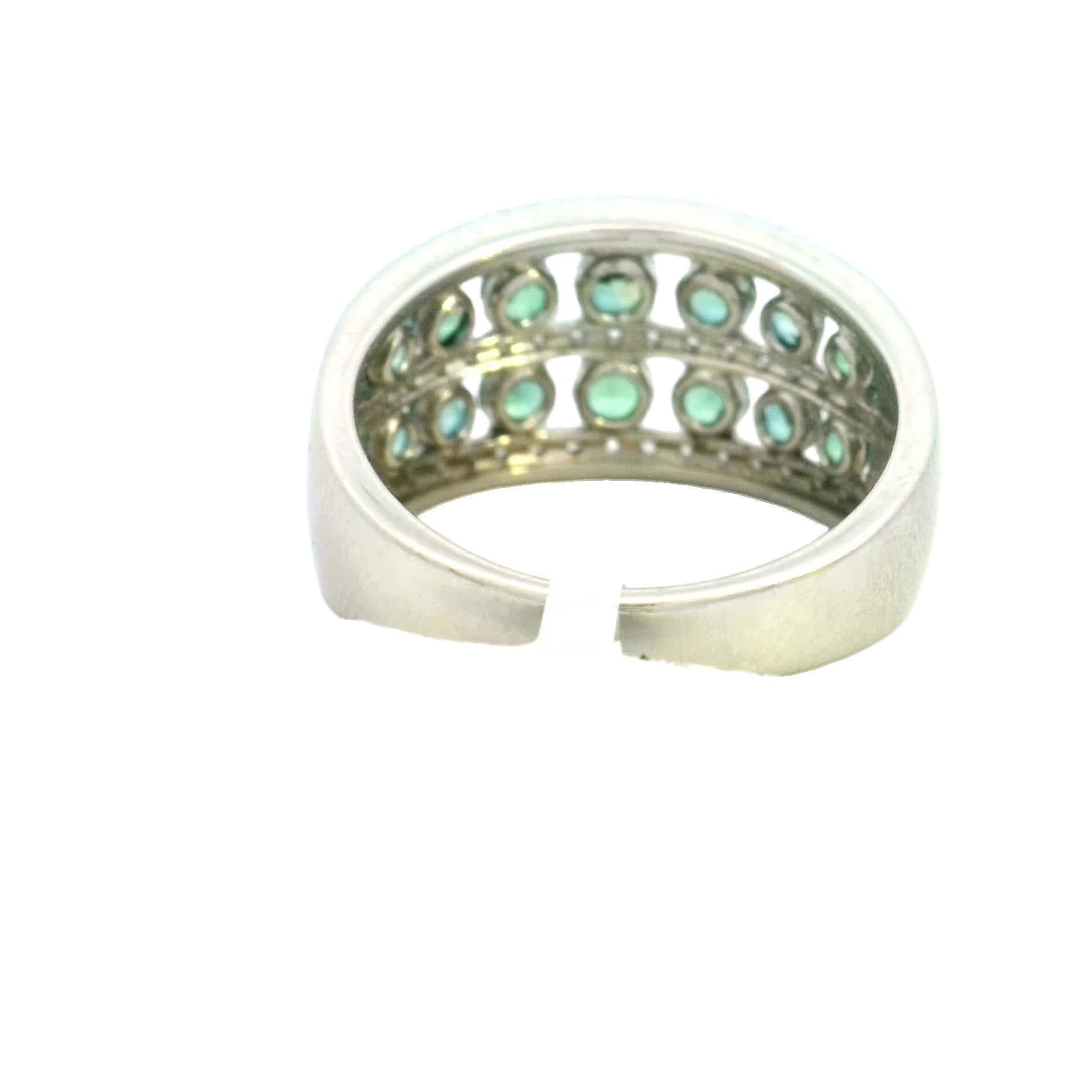 Elegant Green Gemstone Ring In New Condition For Sale In Great Neck Plaza, NY