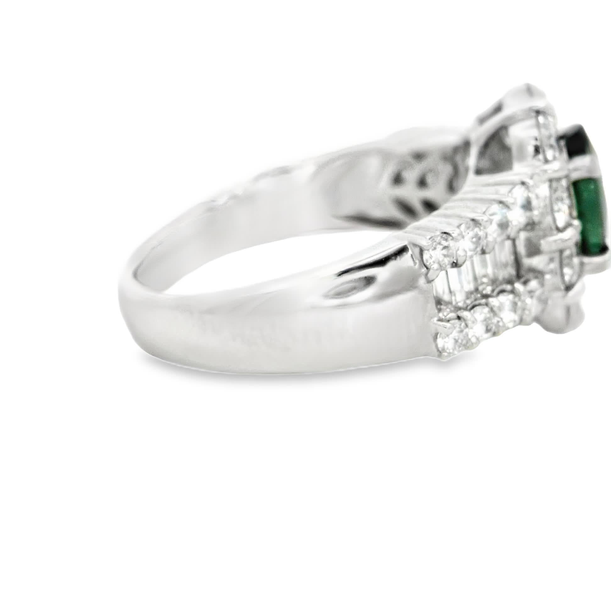 Women's Elegant Green Gemstone Ring For Sale