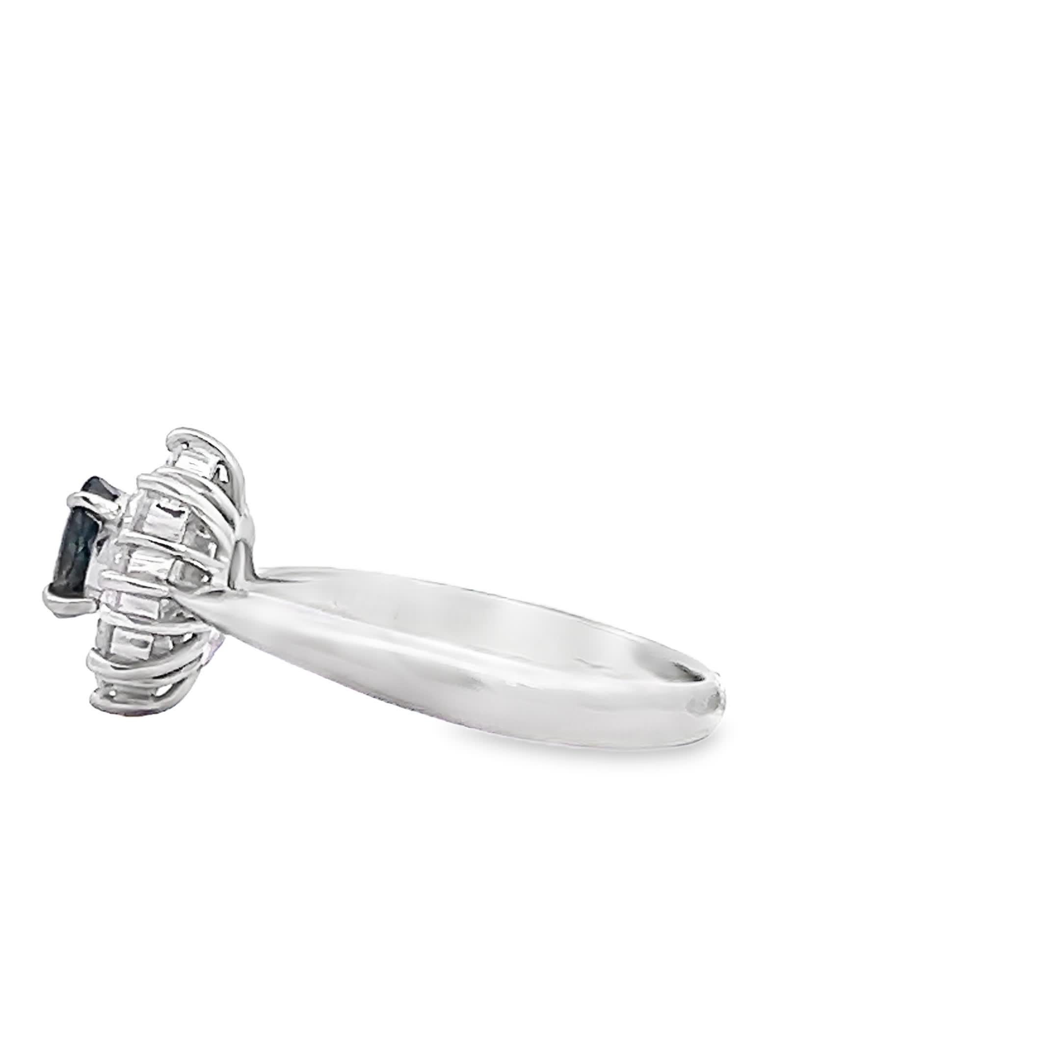 Elegant Green Gemstone Ring For Sale 2