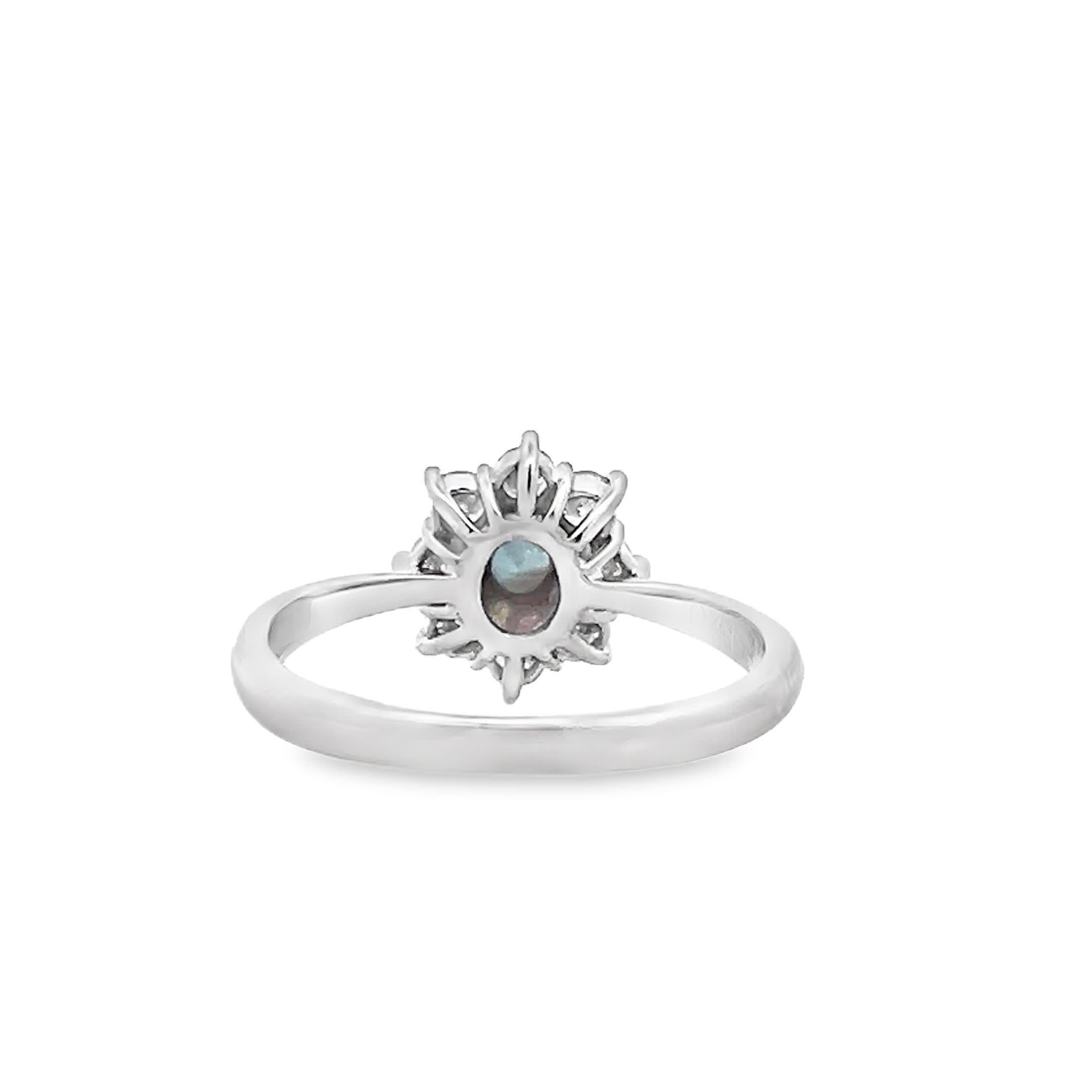 Elegant Green Gemstone Ring For Sale 3