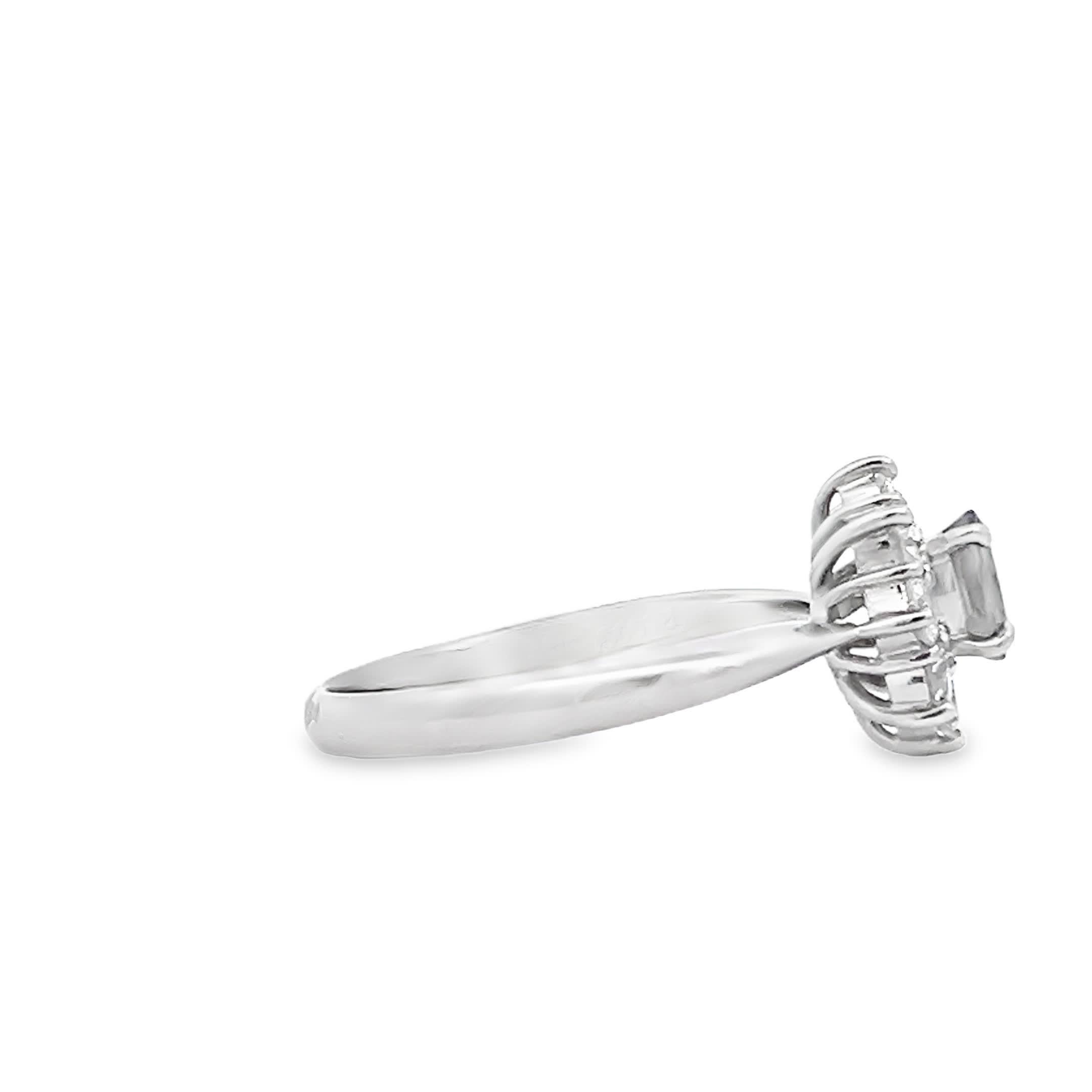 Elegant Green Gemstone Ring For Sale 4