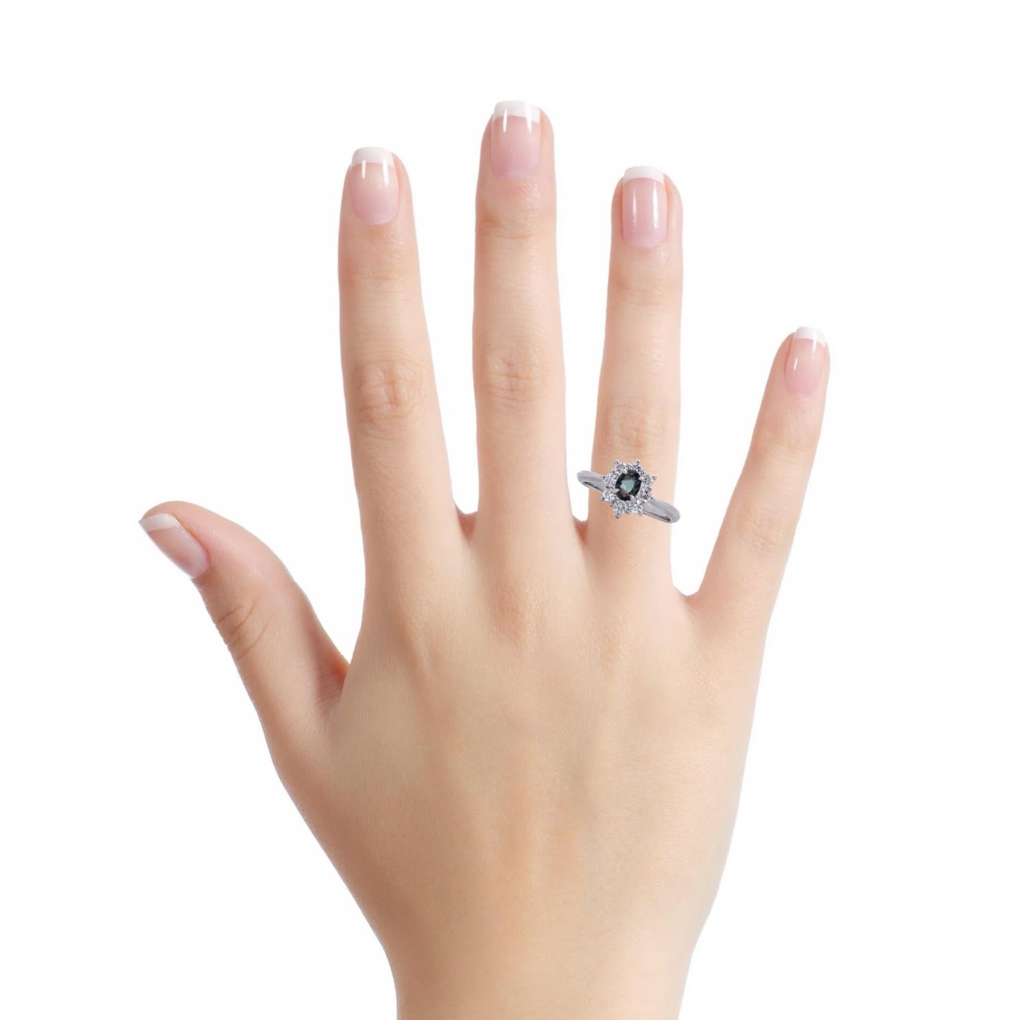 Elegant Green Gemstone Ring For Sale 5
