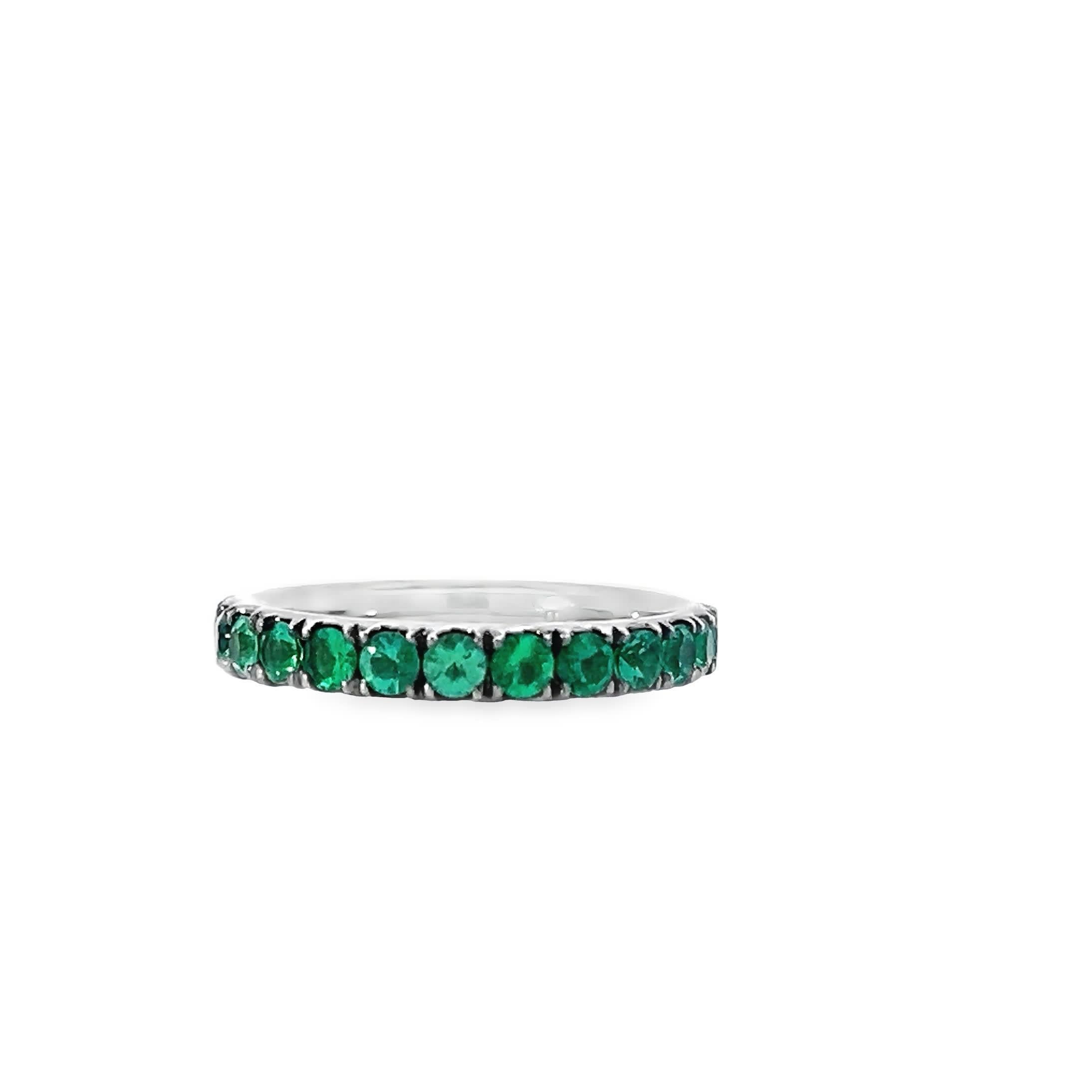 Adorn your finger with this elegant ring featuring a row of vivid green stones. Perfect for adding a touch of sophistication and sparkle to any outfit, this piece exudes timeless beauty.
