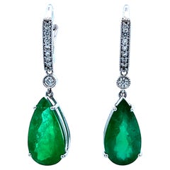 Elegante grüne Tropfenohrringe