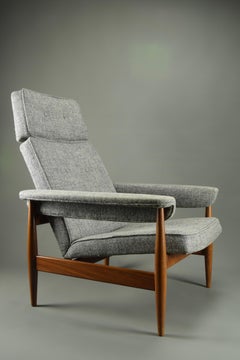 Elegant Grey Mid century Modern Lounge Chair