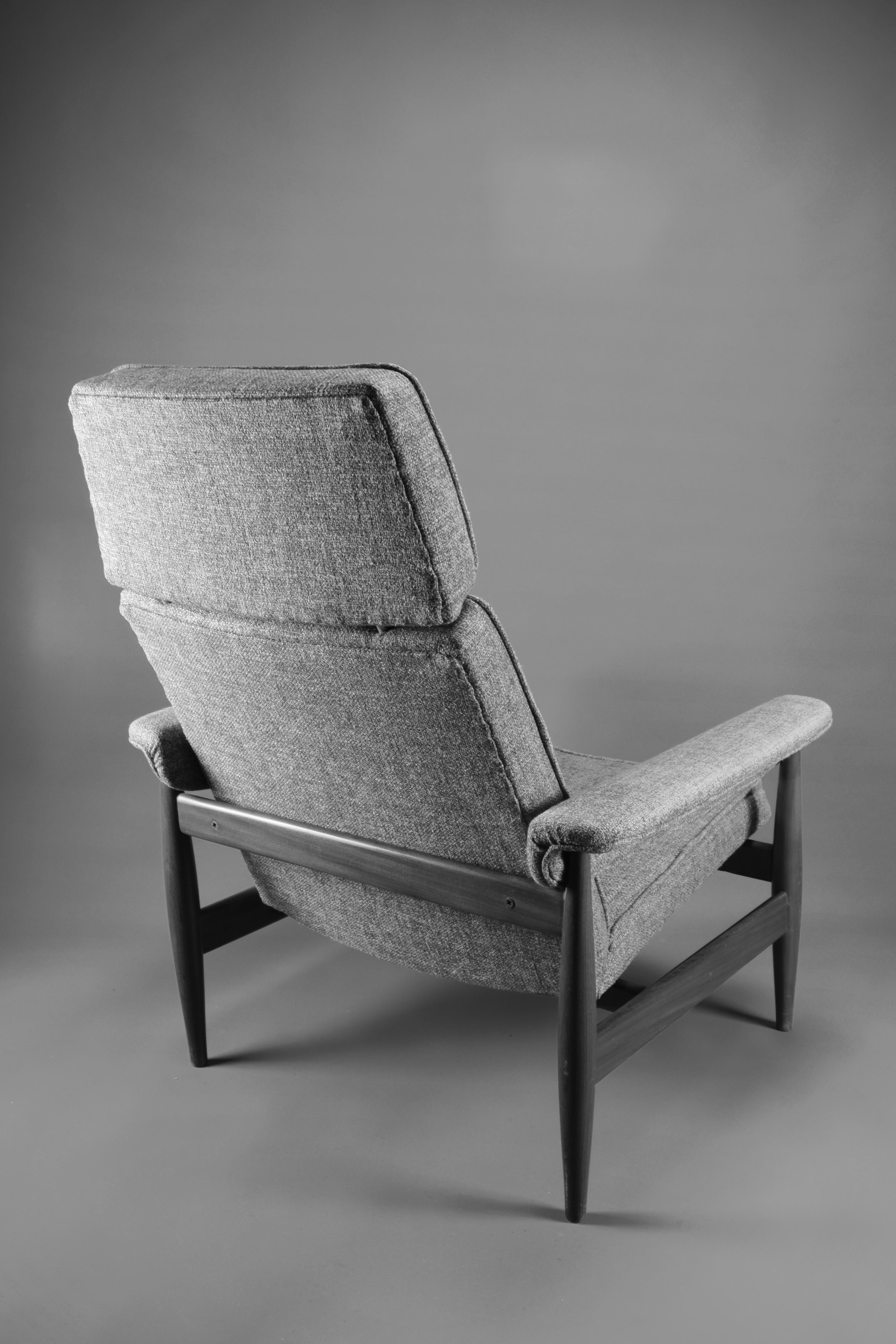 Elegant Grey Mid century Modern Lounge Chair In Good Condition For Sale In Weesp, NL