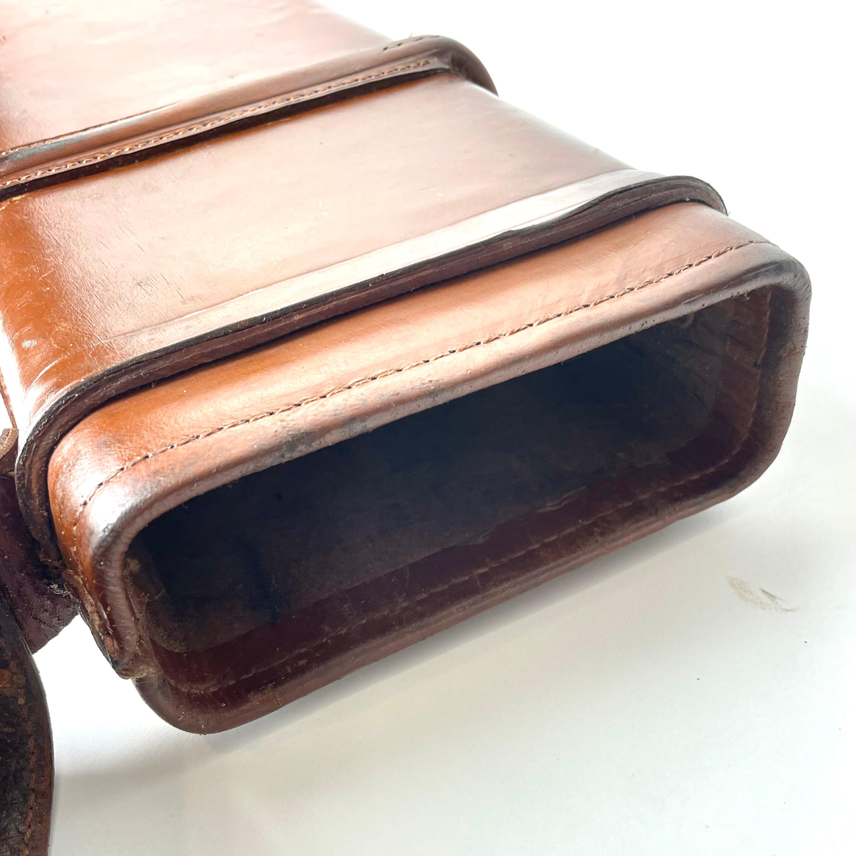 Elegant Gun Case from Holland & Holland from the 1920-30s For Sale 10