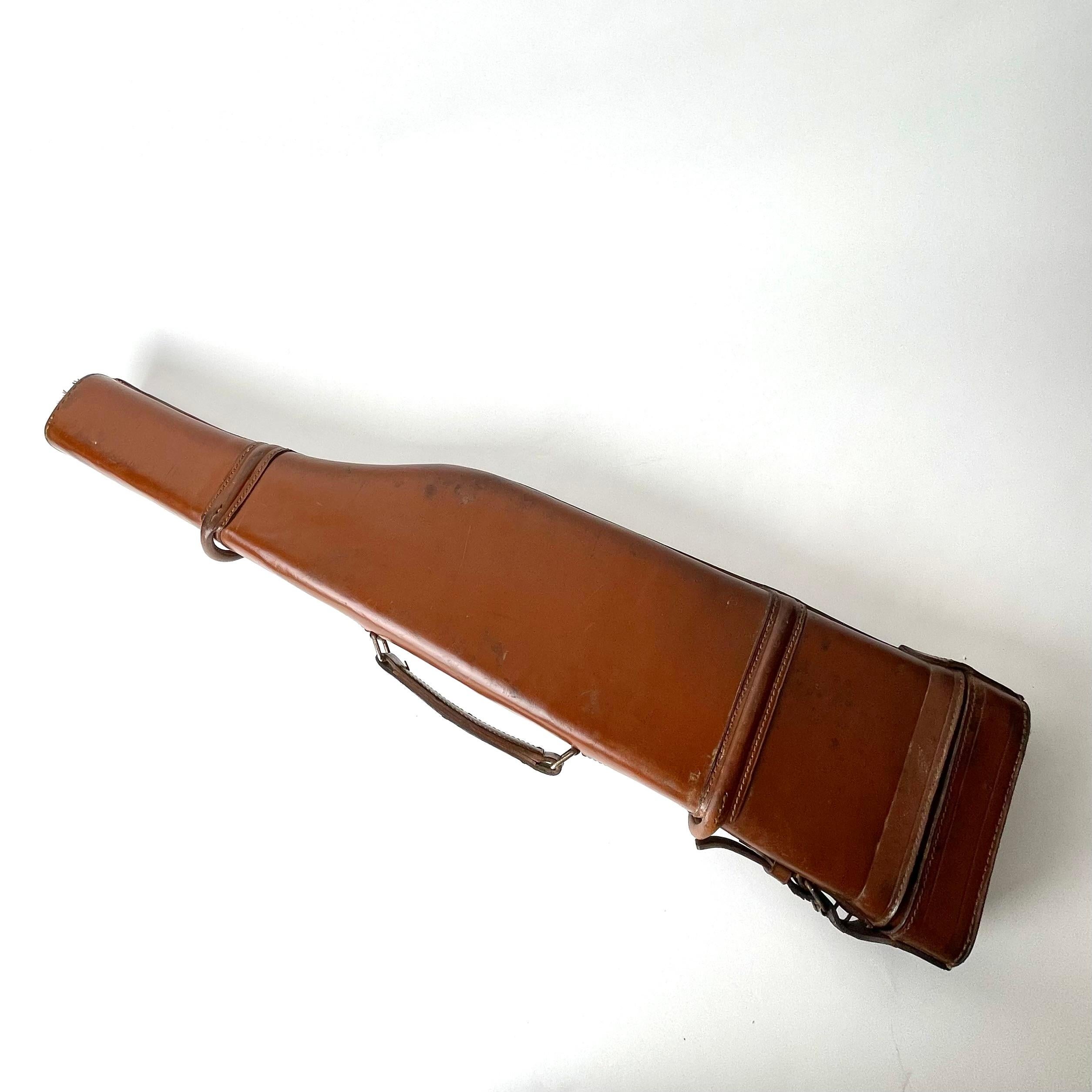 Der elegante Pistolenkoffer von Holland & Holland aus den 1920-30er Jahren (Frühes 20. Jahrhundert) im Angebot