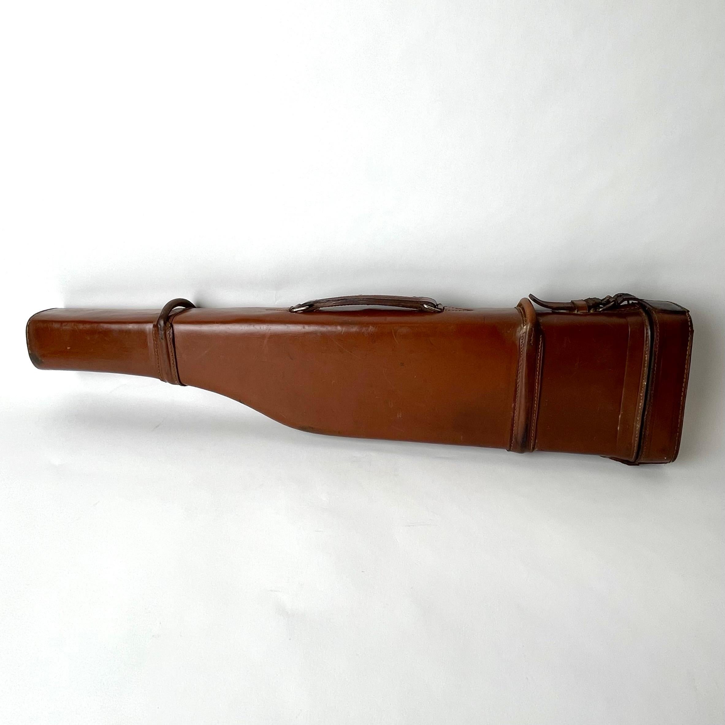 Leather Elegant Gun Case from Holland & Holland from the 1920-30s For Sale