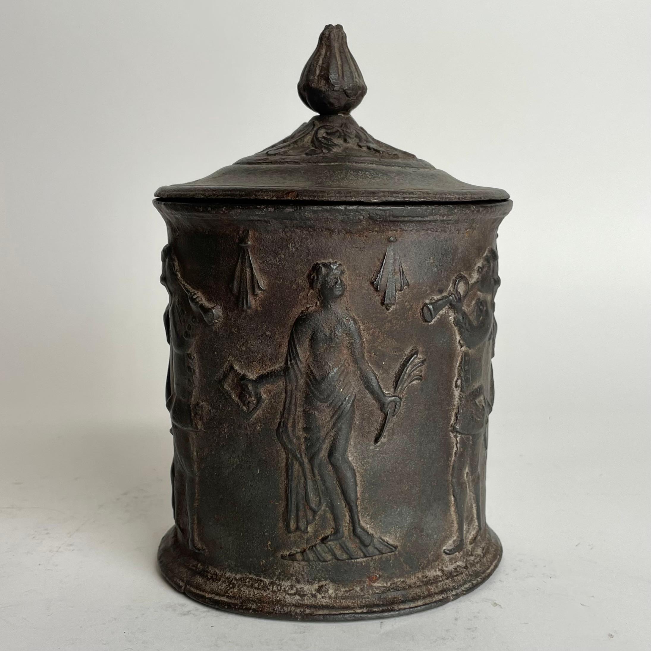 Elegante Gustavianische Tabakdose aus Gusseisen von Hellefors Bruk, Schweden, datiert 1808 (Schwedisch) im Angebot