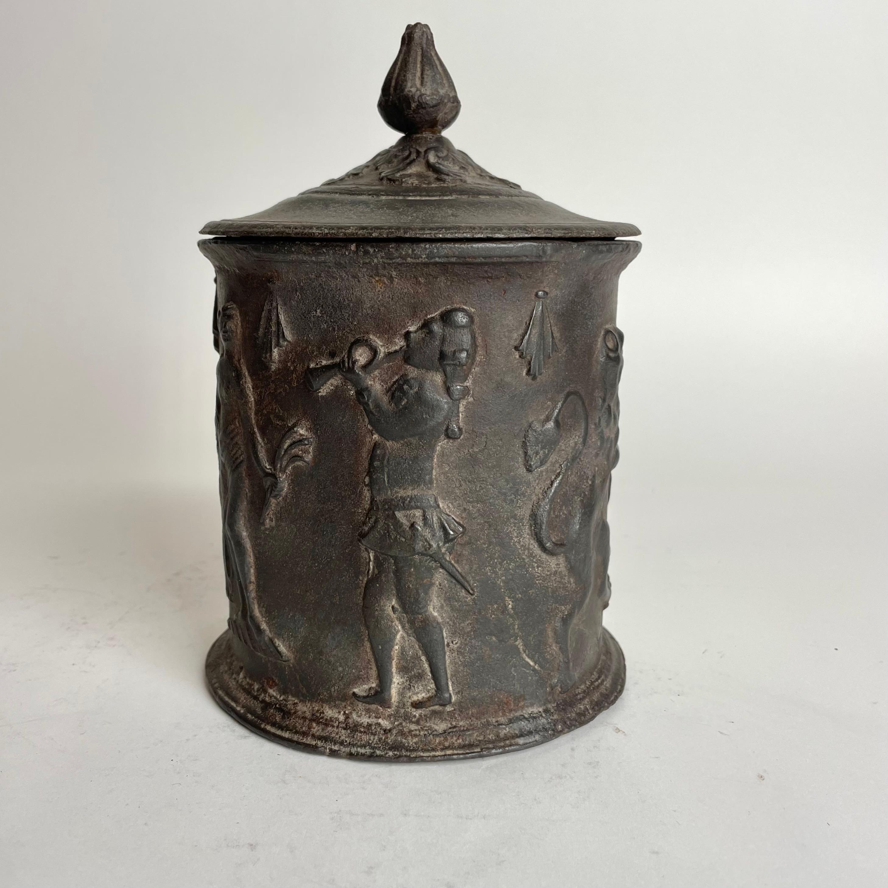 Elegante Gustavianische Tabakdose aus Gusseisen von Hellefors Bruk, Schweden, datiert 1808 im Zustand „Gut“ im Angebot in Knivsta, SE