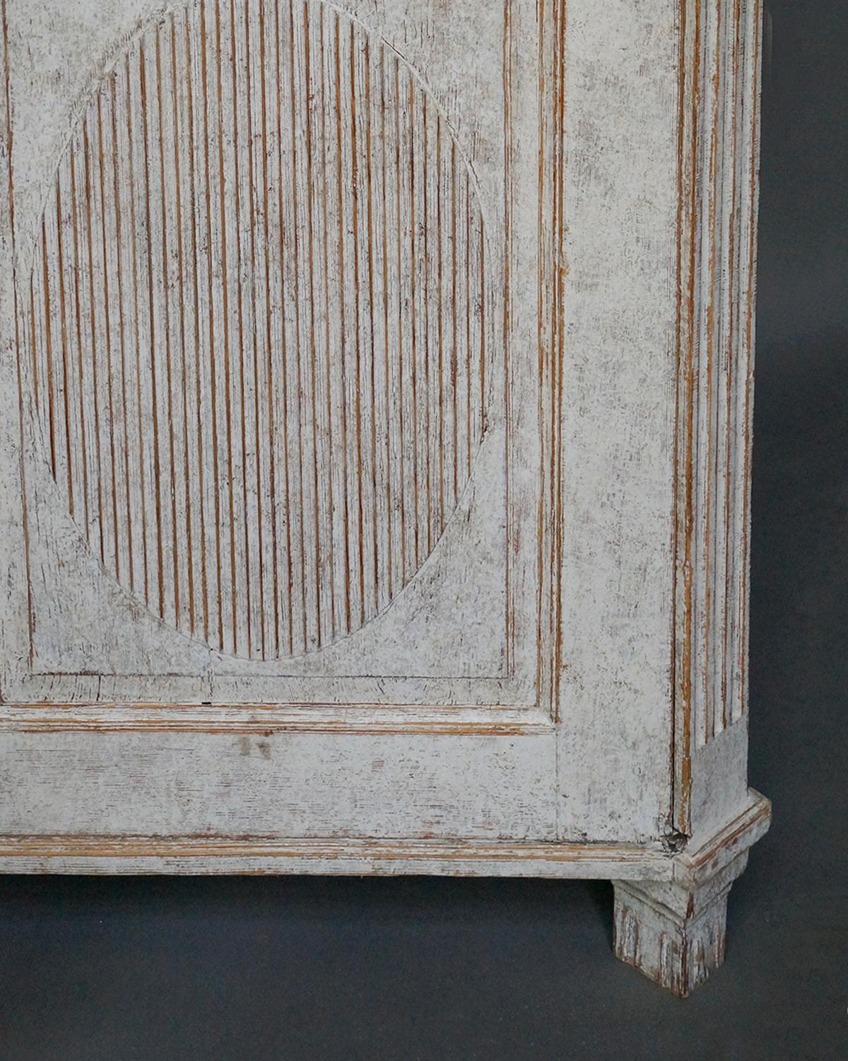 Elegant Gustavian Sideboard In Good Condition In Great Barrington, MA