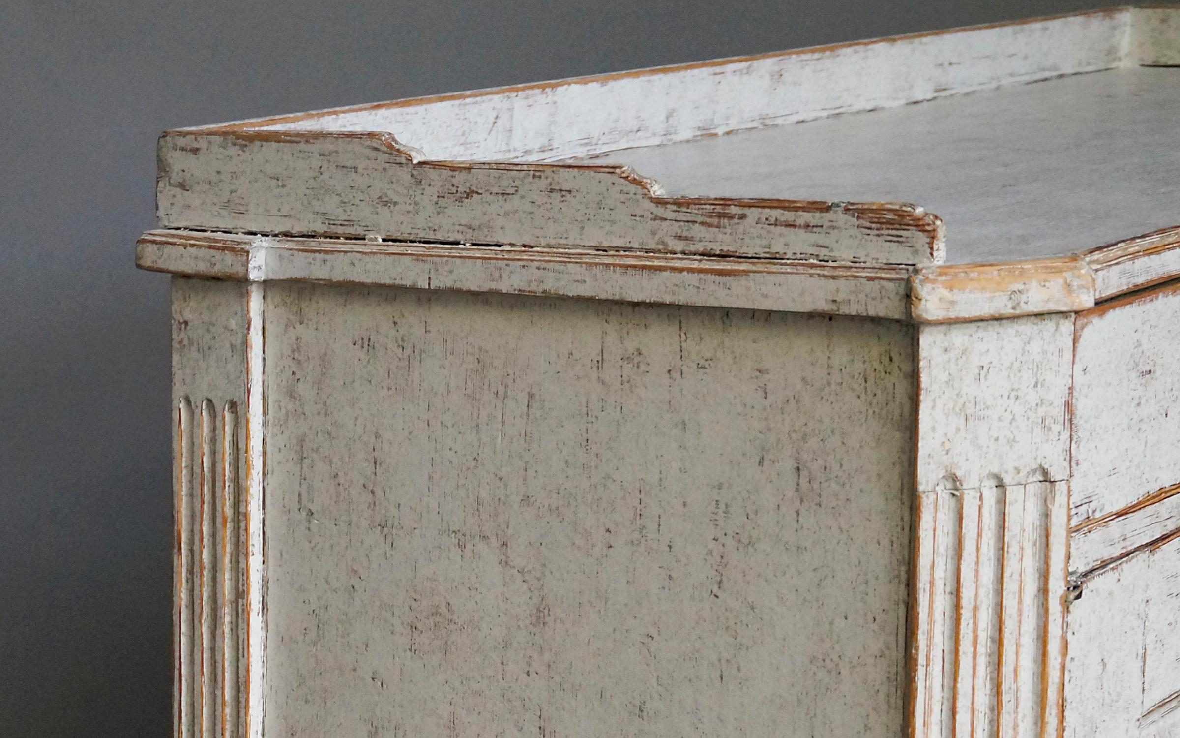 Elegant Gustavian Sideboard 1