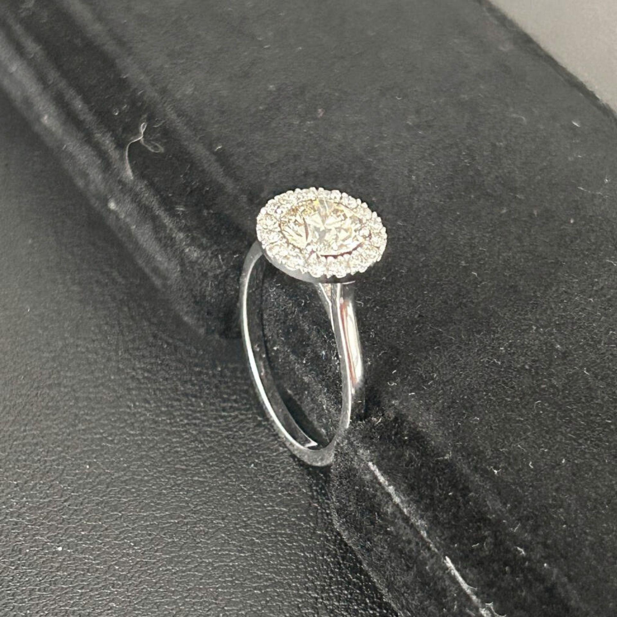 Eleganter Halo-Diamantring im Angebot 2