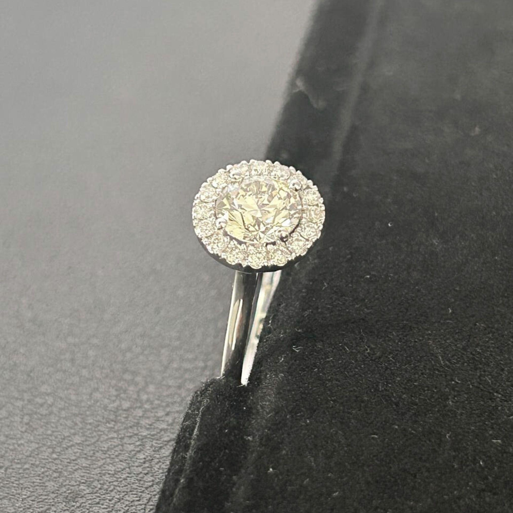 Eleganter Halo-Diamantring im Angebot 4