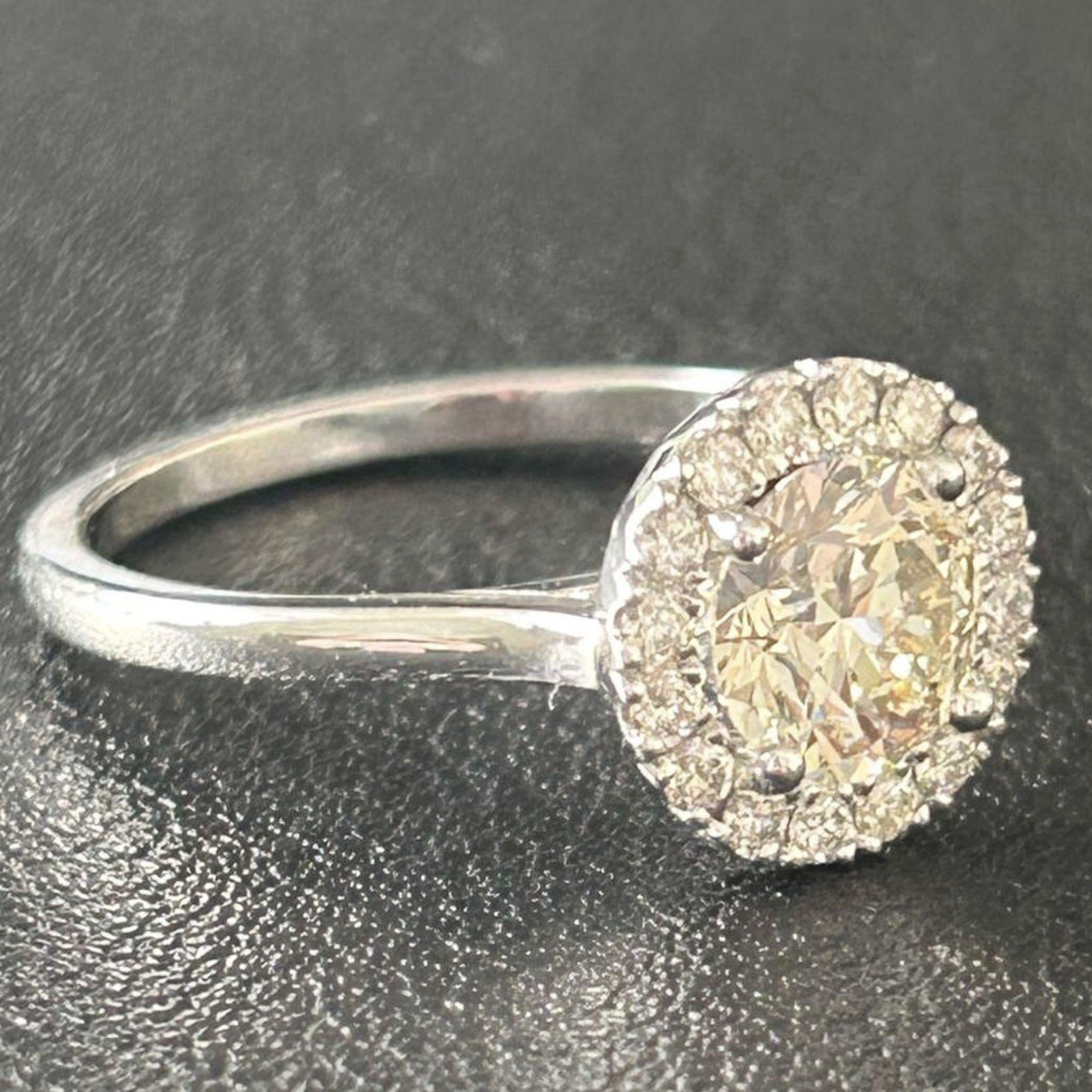 Eleganter Halo-Diamantring im Zustand „Neu“ im Angebot in Ramat Gan, IL