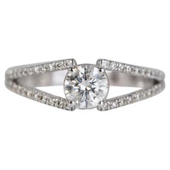 Élégant halo en or blanc 14 carats