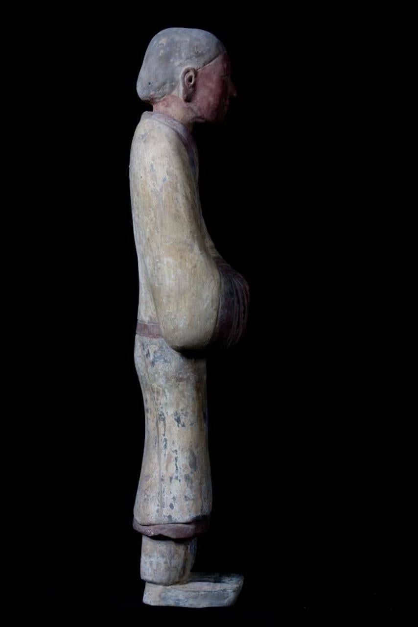 Elegant Han Dynasty Terracotta Warrior - China '206 BC - 220 AD' In Excellent Condition For Sale In San Pedro Garza Garcia, Nuevo Leon